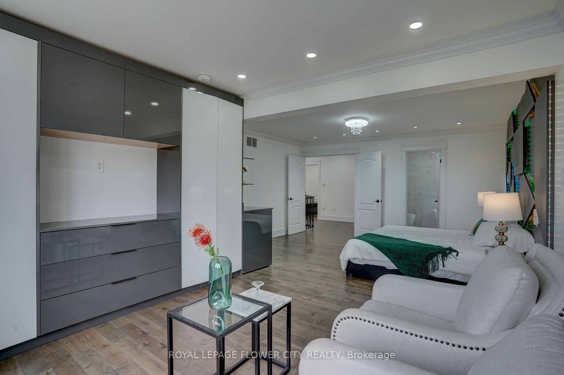 6 Sorbonne Dr