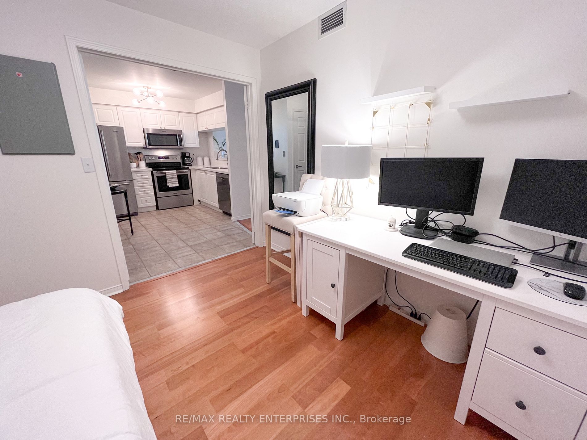 190 Manitoba Street #706