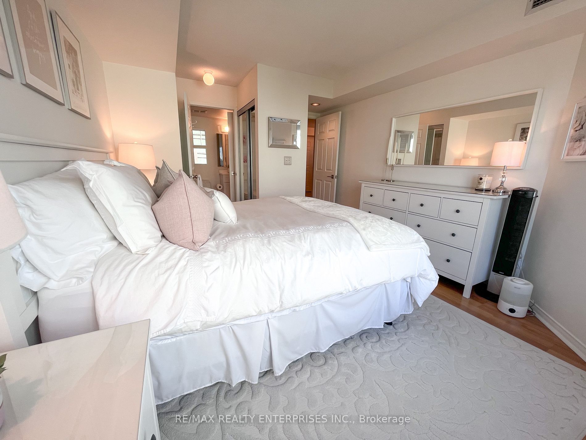 190 Manitoba Street #706