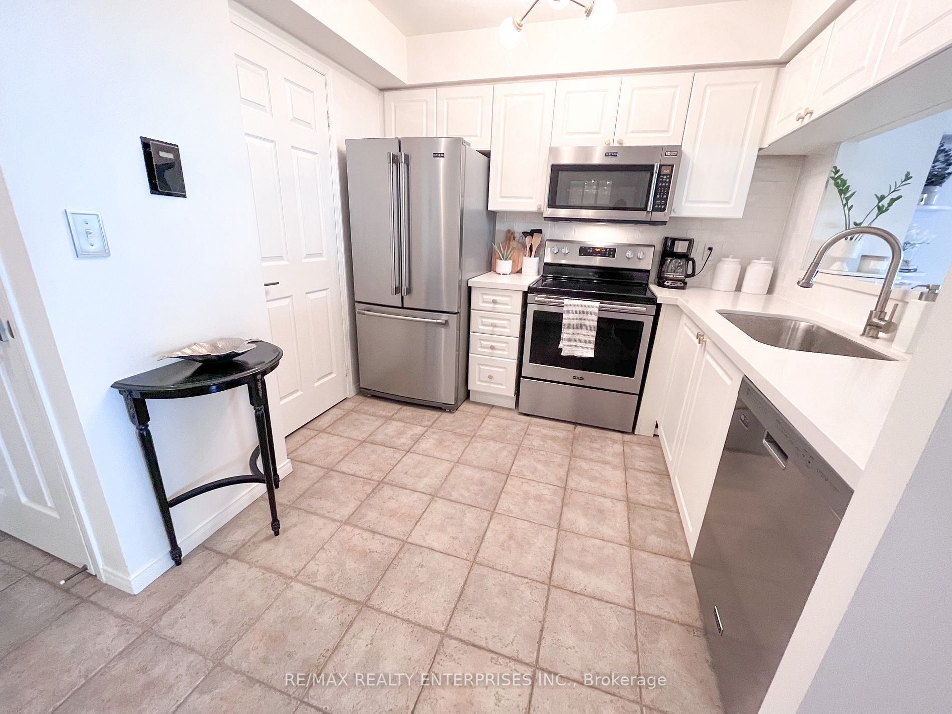 190 Manitoba Street #706