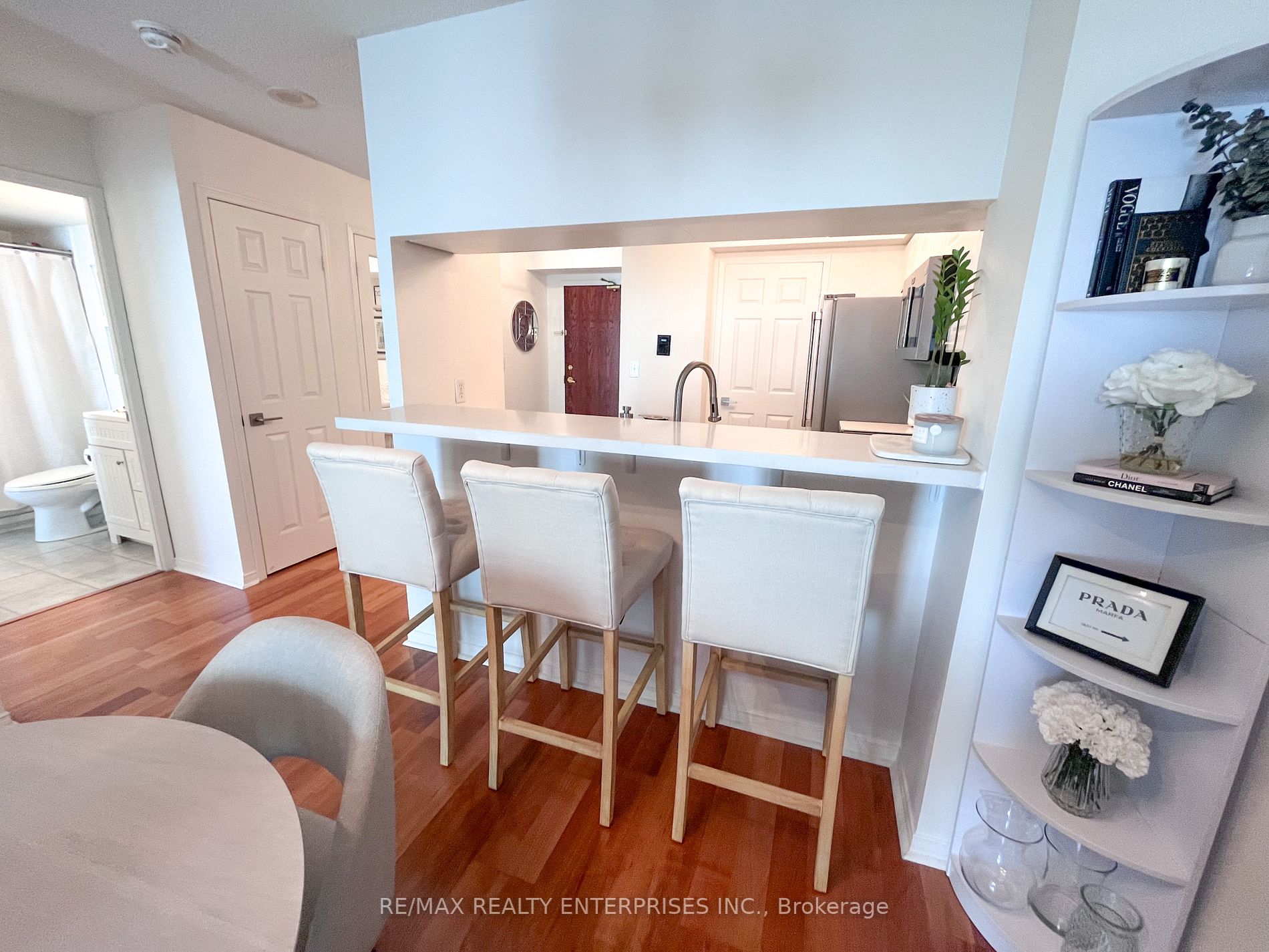 190 Manitoba Street #706
