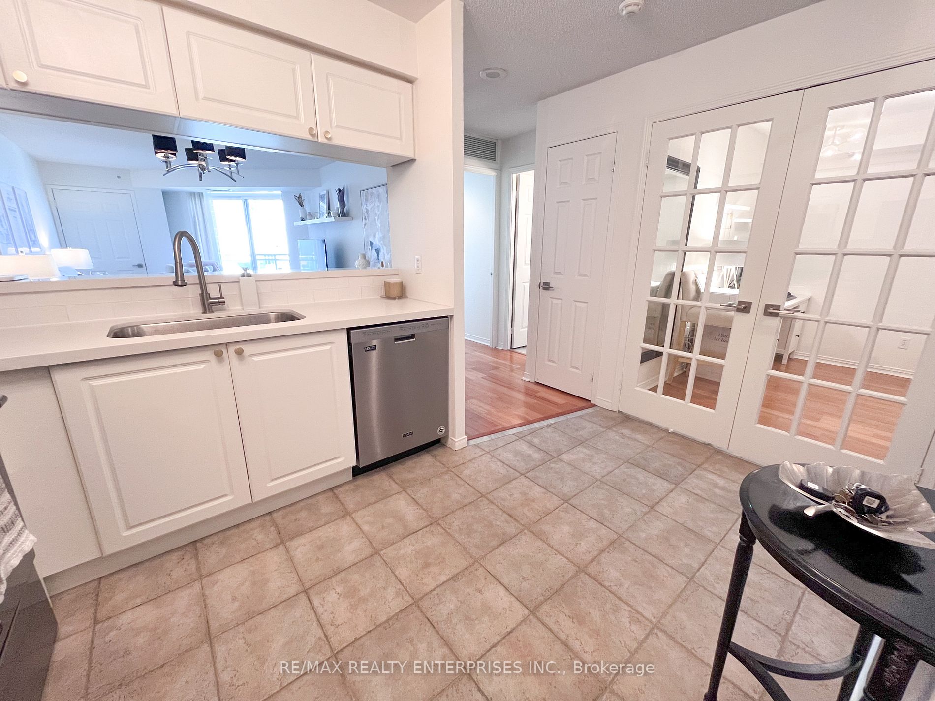 190 Manitoba Street #706