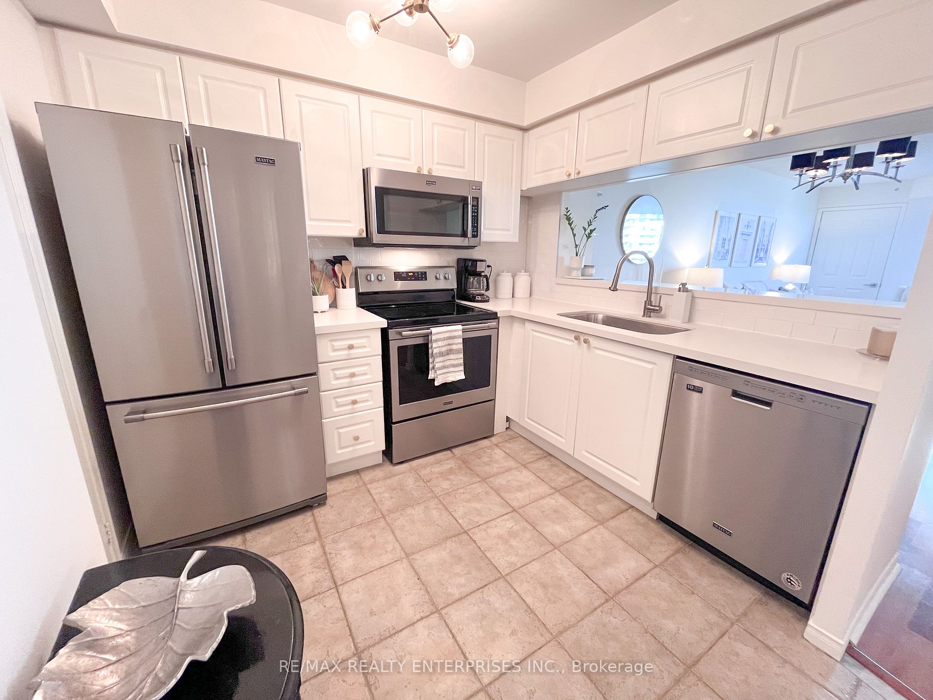 190 Manitoba Street #706
