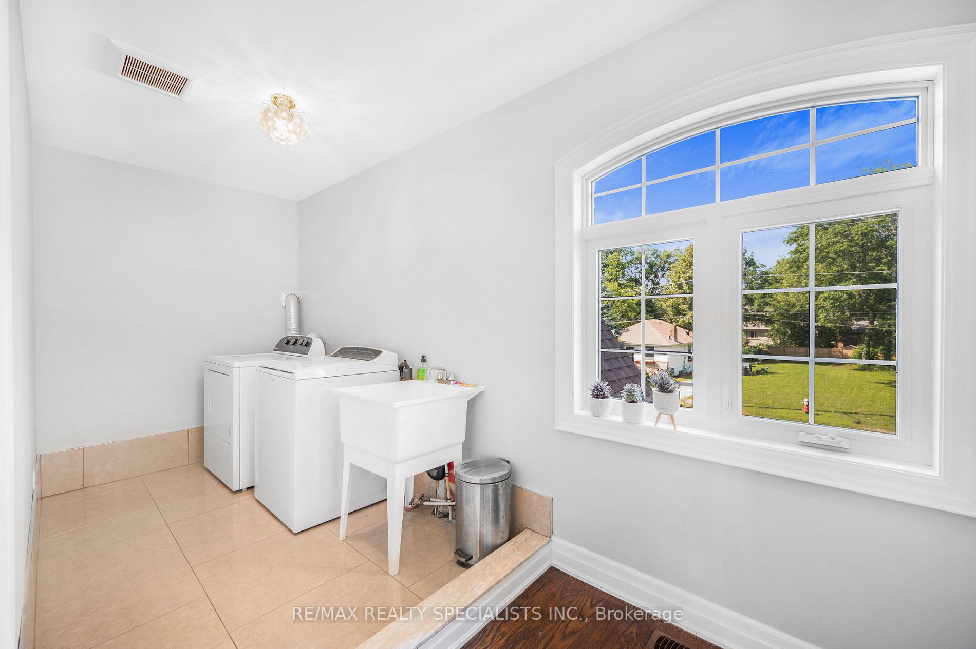 923 Beechwood Ave