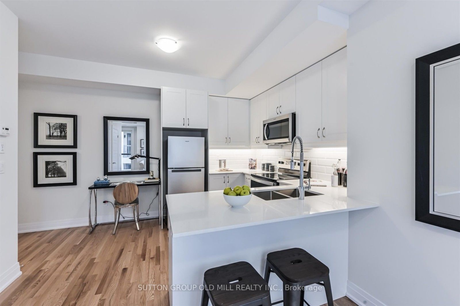 715 Lawrence Ave W, #18