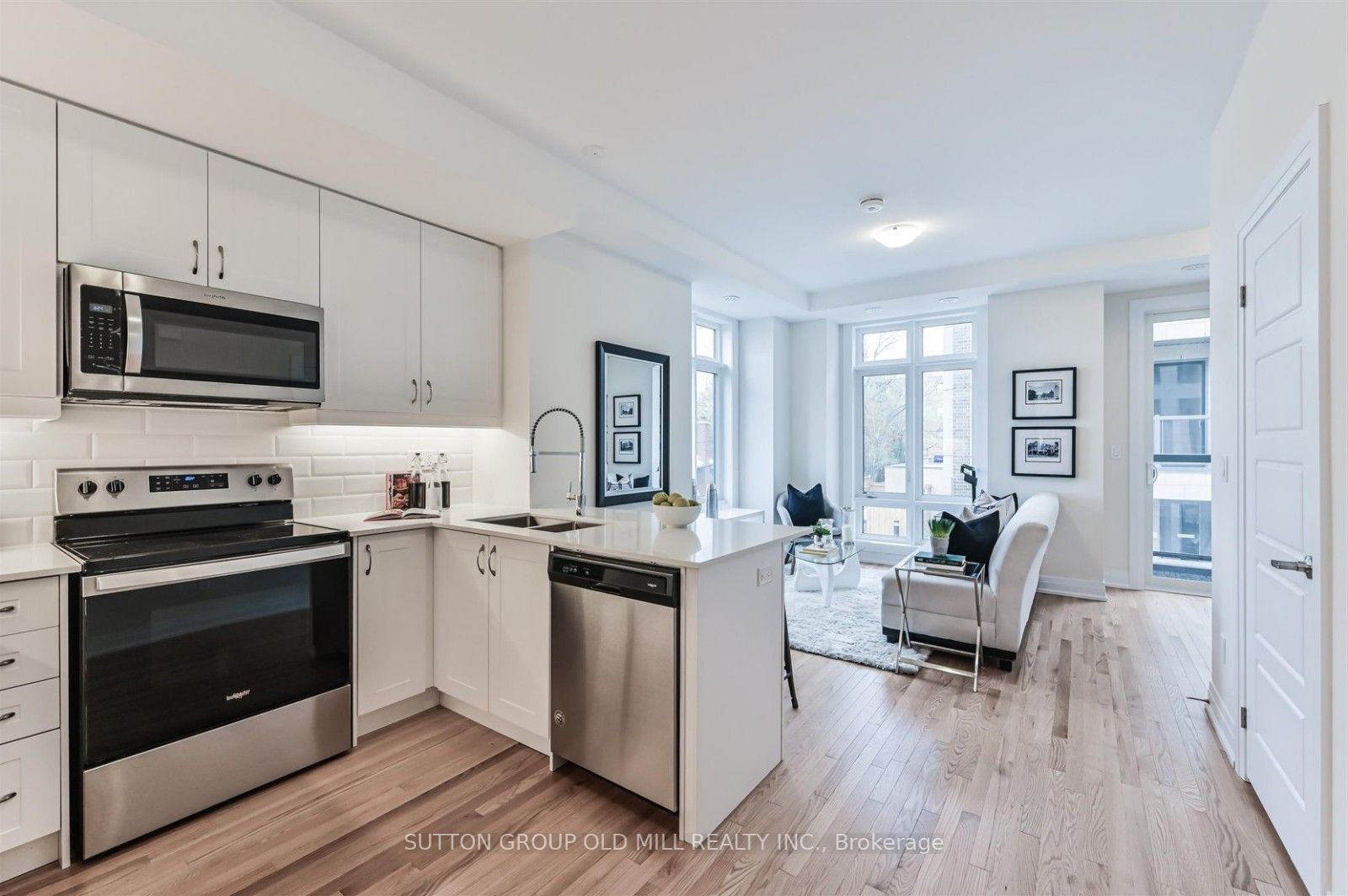 715 Lawrence Ave W, #18