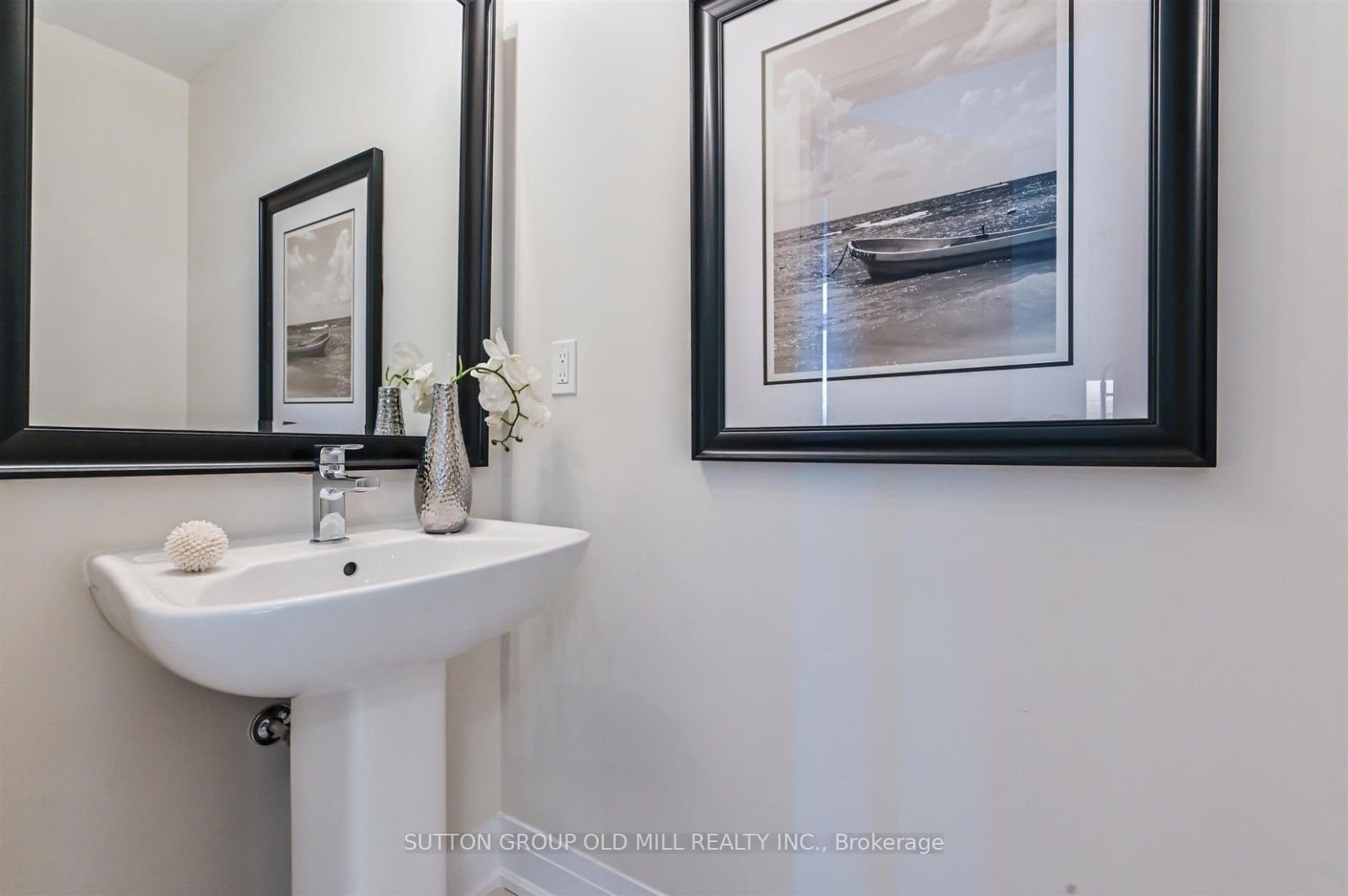 715 Lawrence Ave W, #18