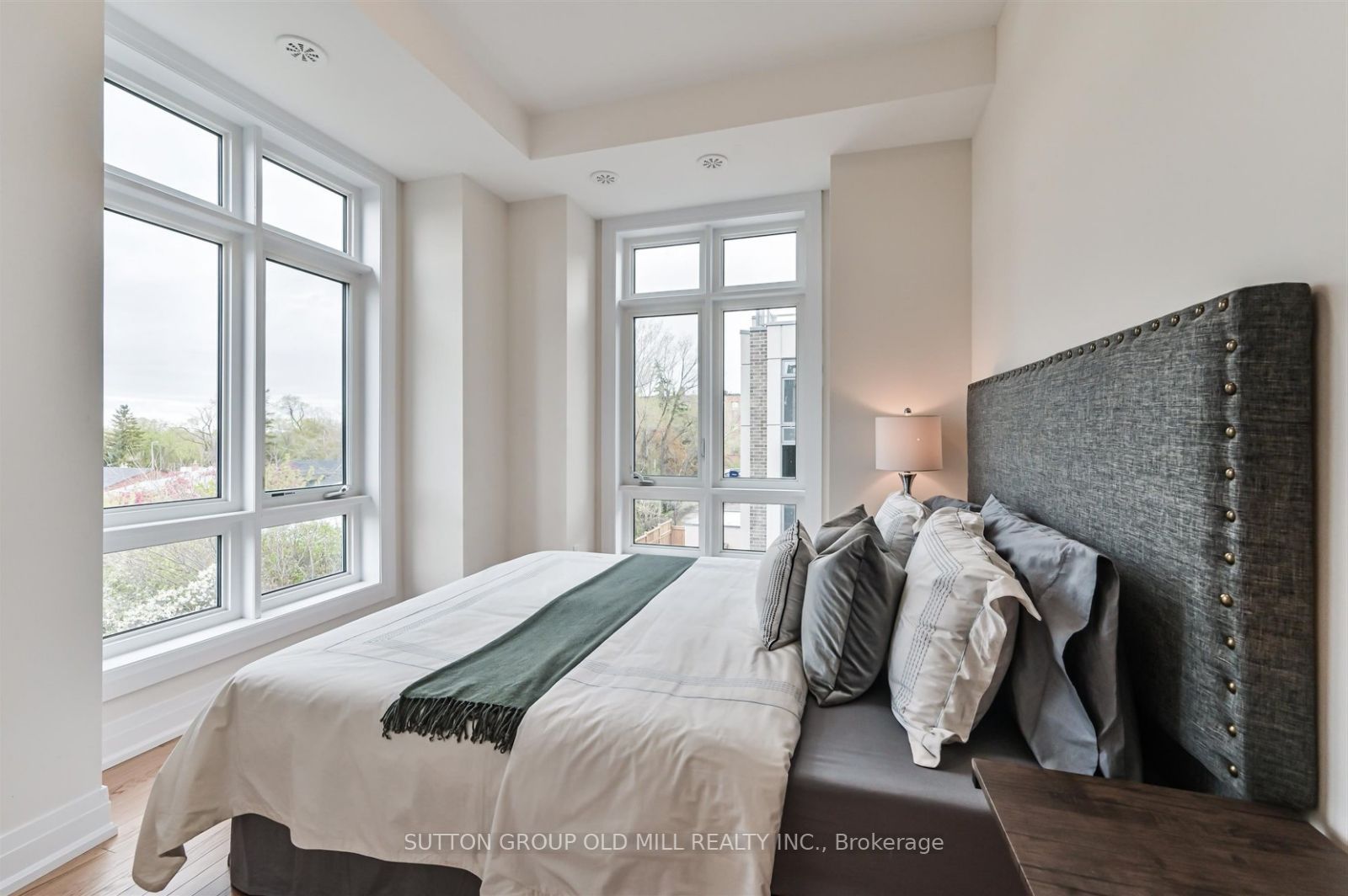 715 Lawrence Ave W, #18