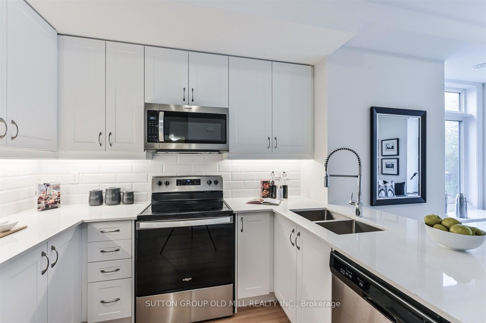 715 Lawrence Ave W, #18