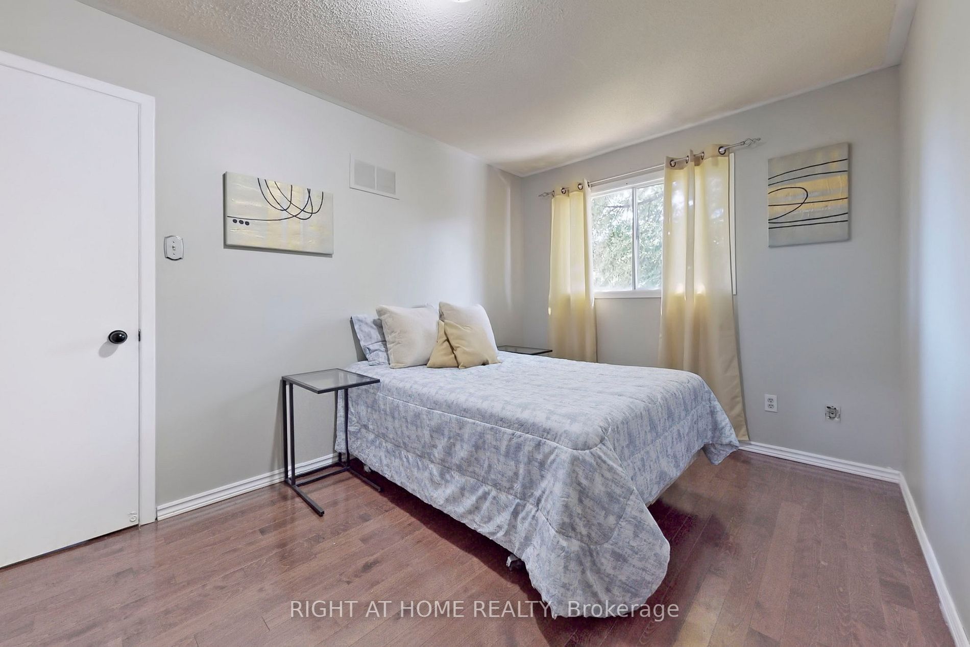 20 Sunforest Dr