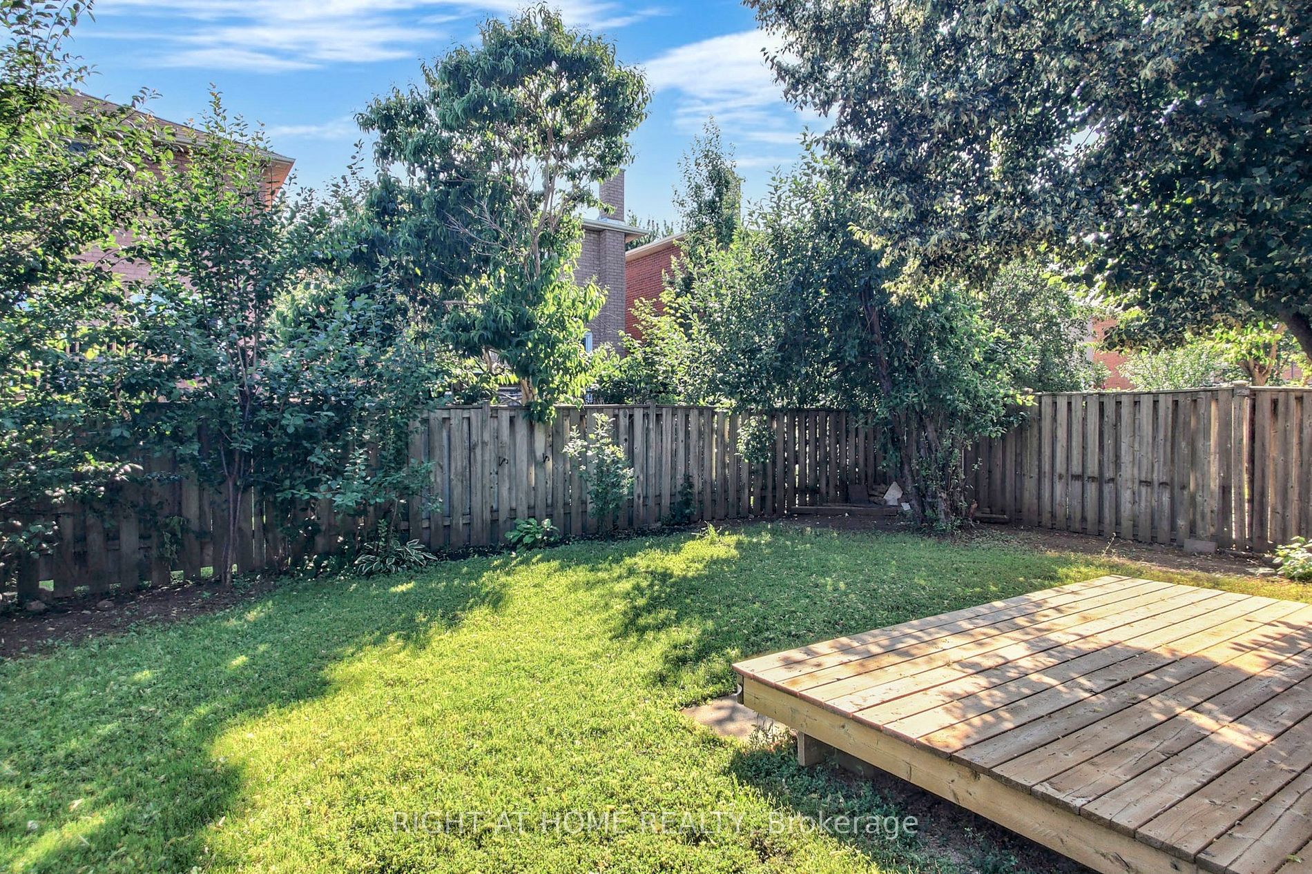 20 Sunforest Dr