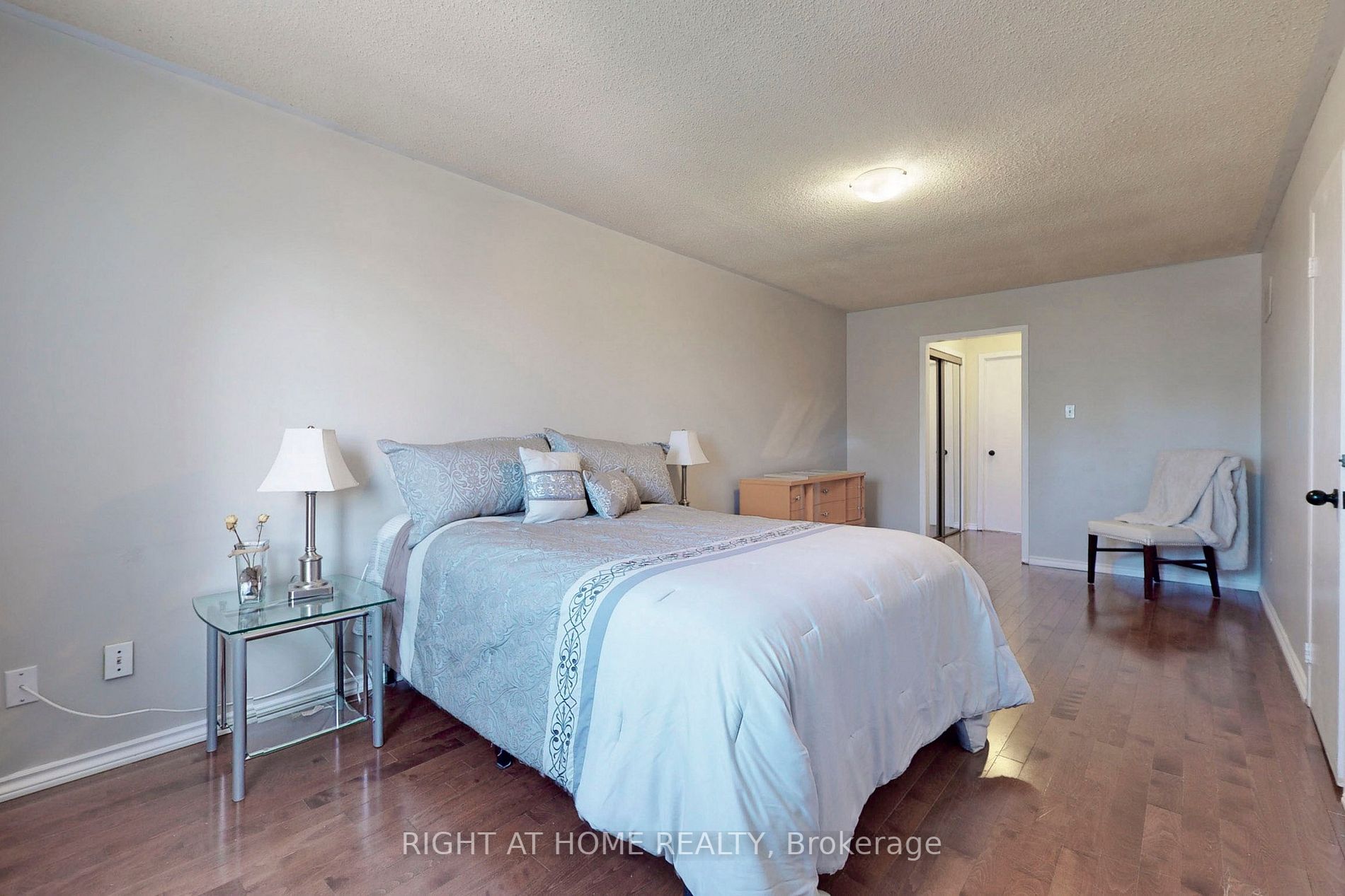 20 Sunforest Dr