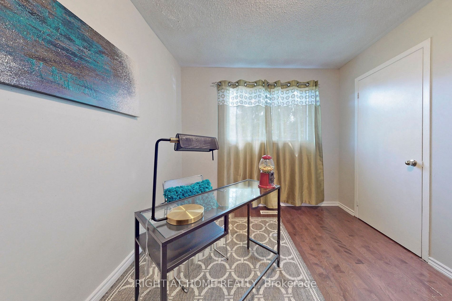 20 Sunforest Dr