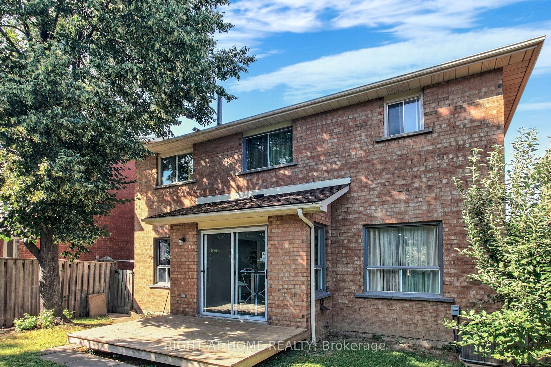 20 Sunforest Dr
