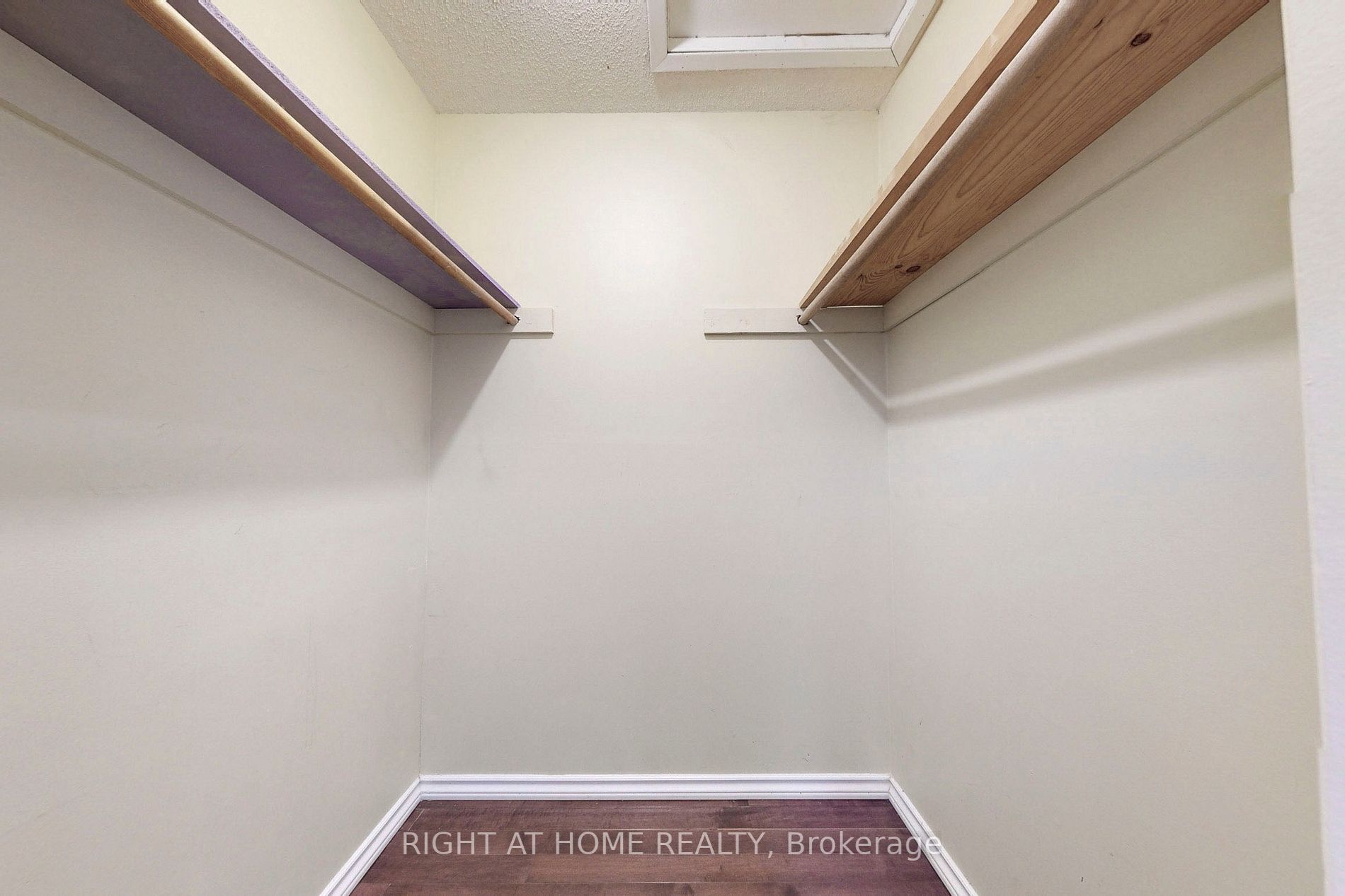 20 Sunforest Dr