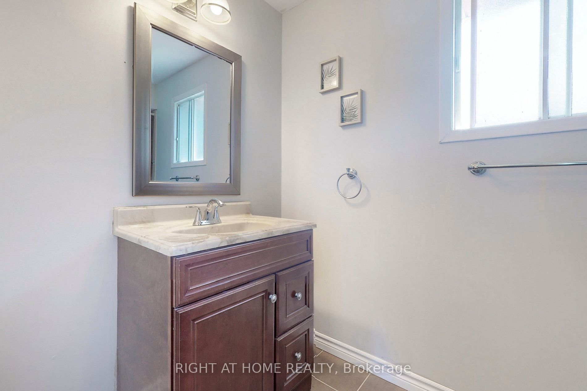 20 Sunforest Dr