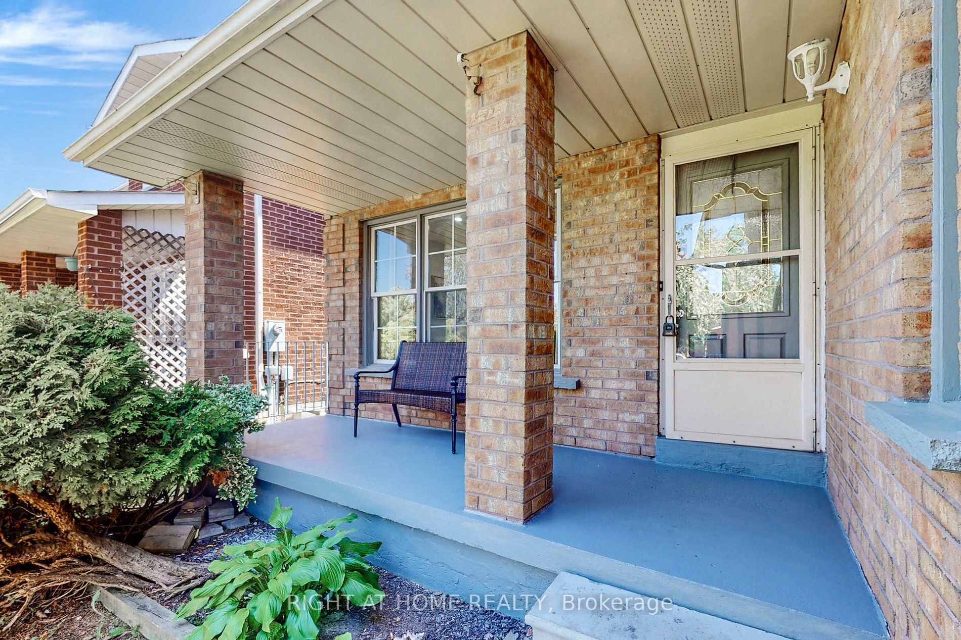 20 Sunforest Dr