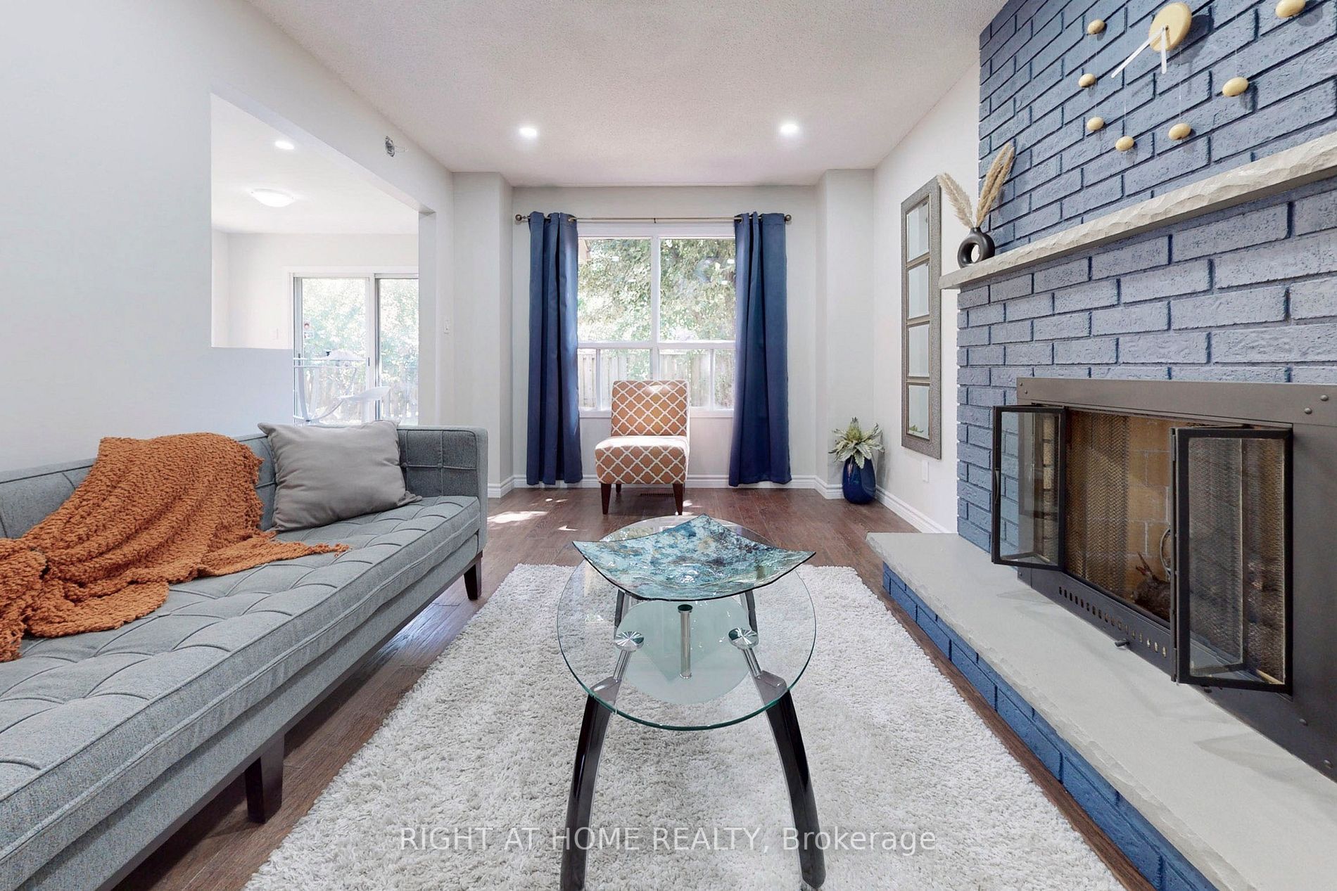 20 Sunforest Dr