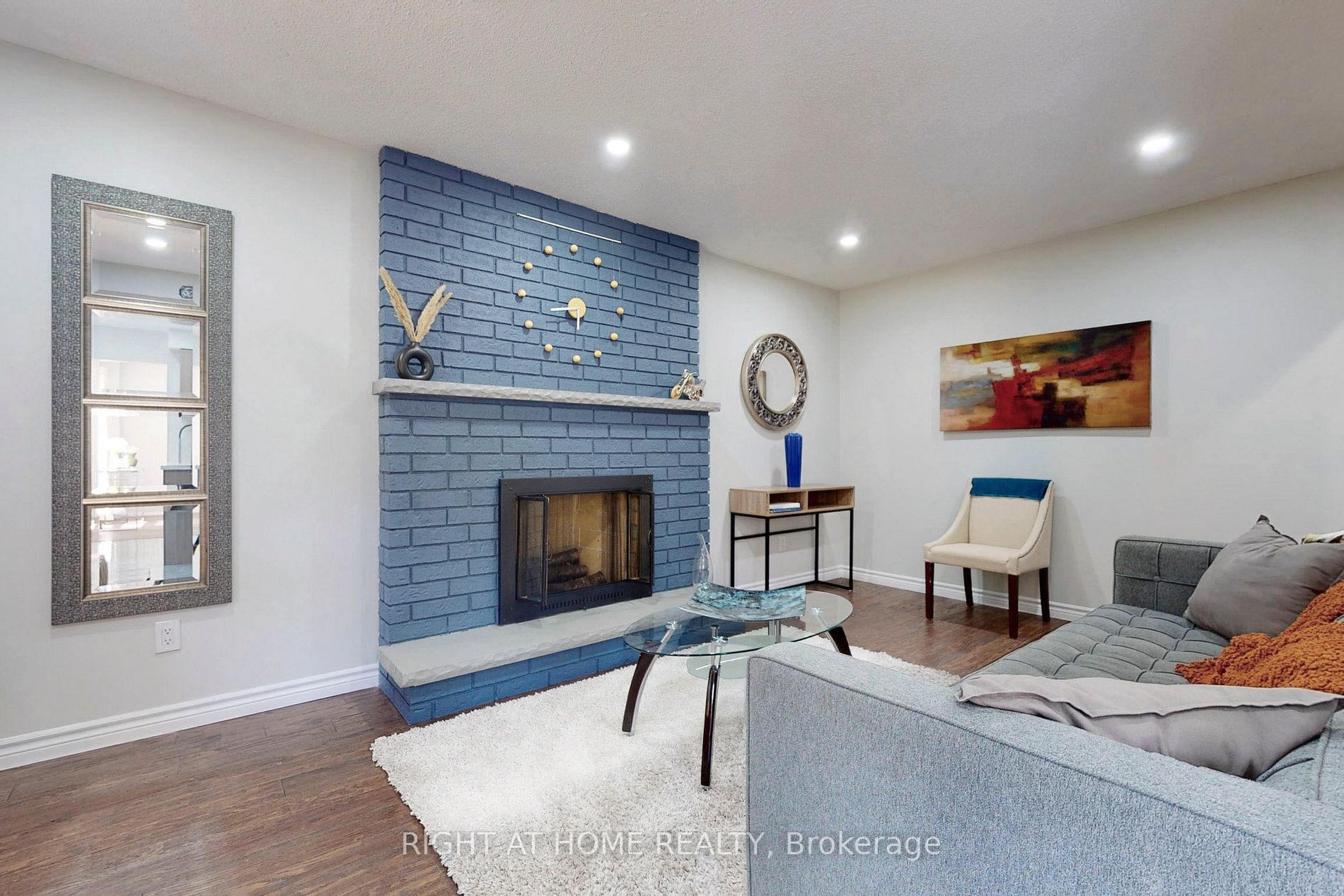 20 Sunforest Dr