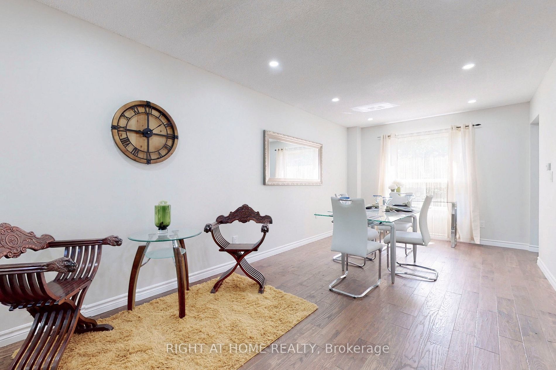 20 Sunforest Dr
