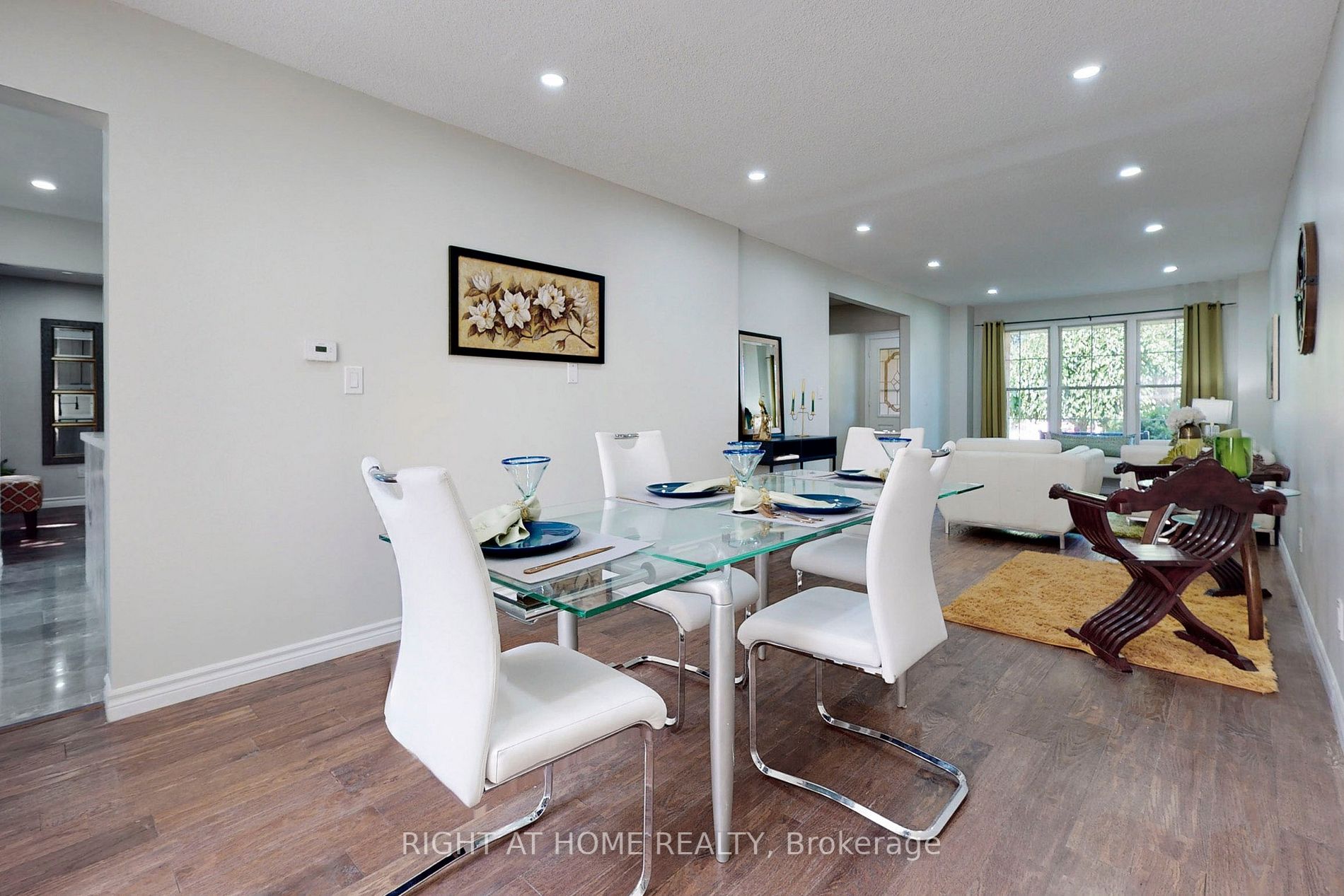 20 Sunforest Dr
