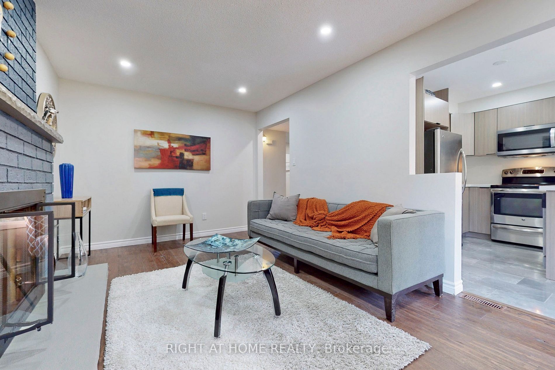 20 Sunforest Dr