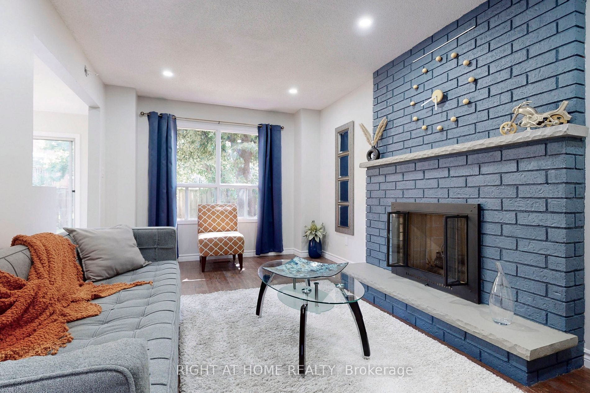20 Sunforest Dr