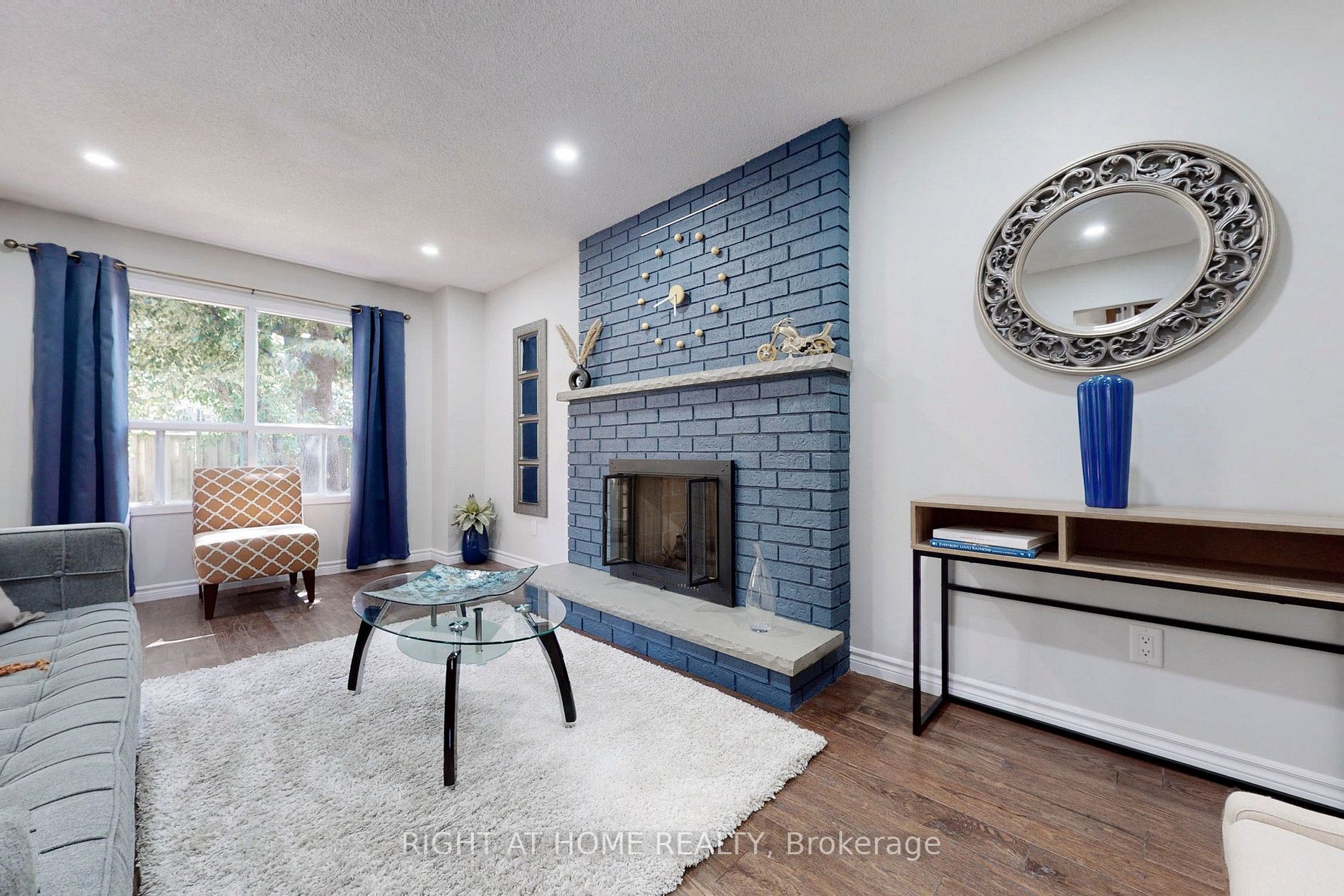 20 Sunforest Dr