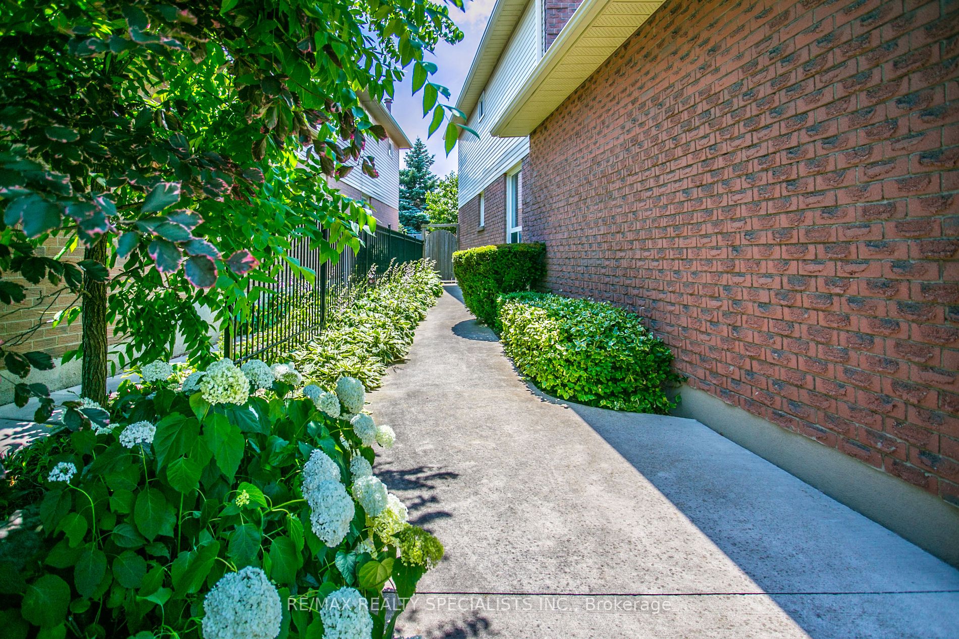 4120 Chadburn Crescent