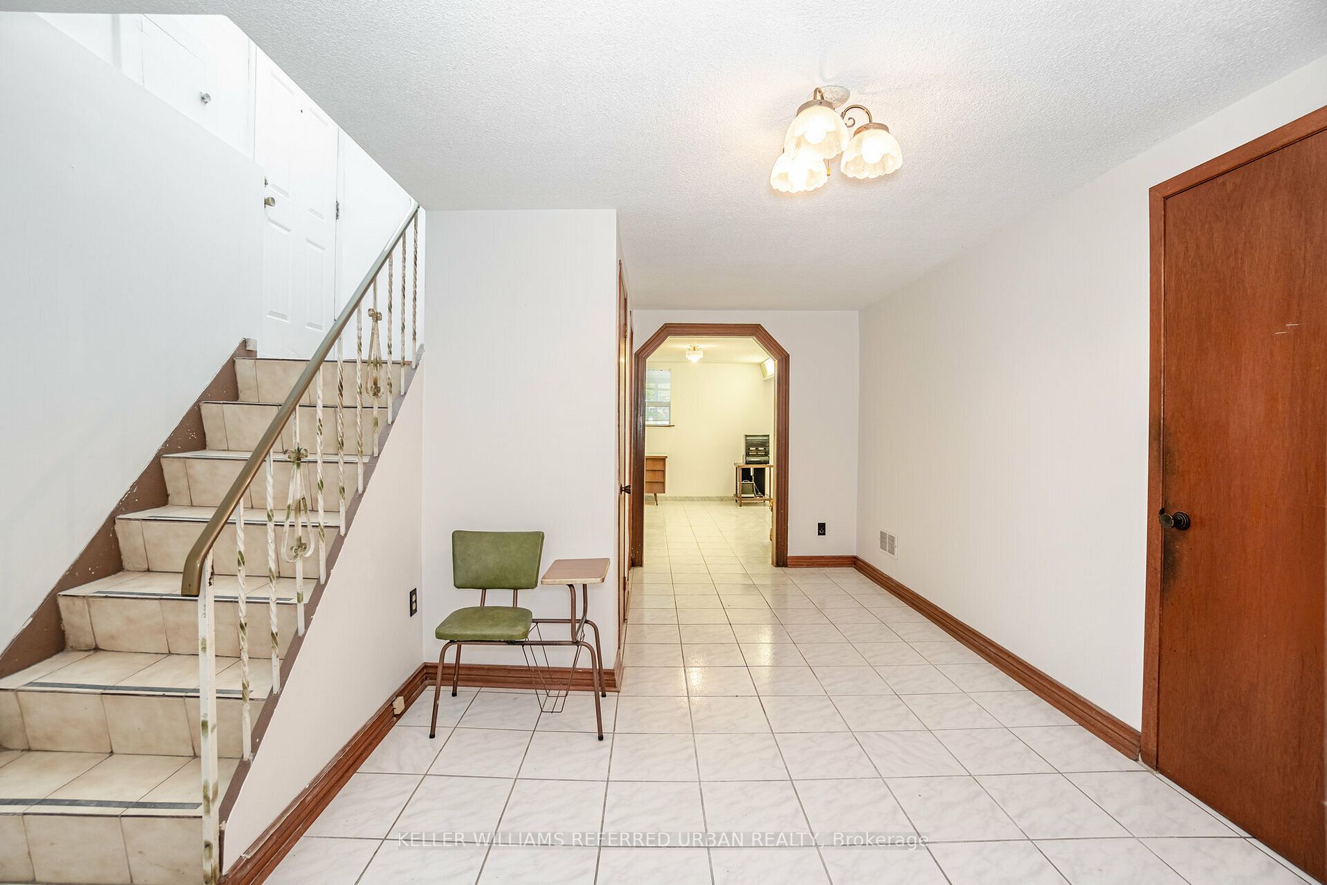 68 Laura Rd