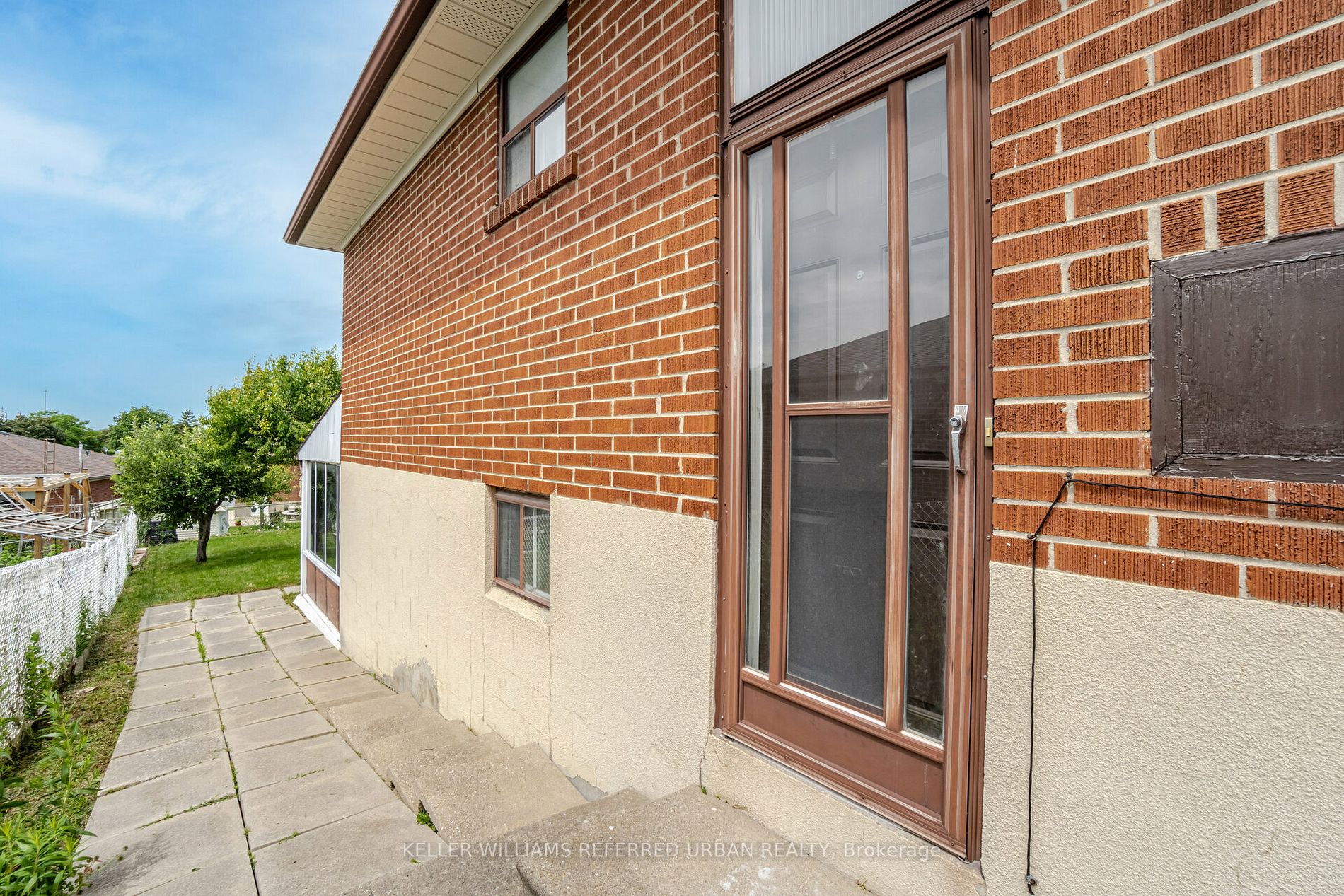 68 Laura Rd
