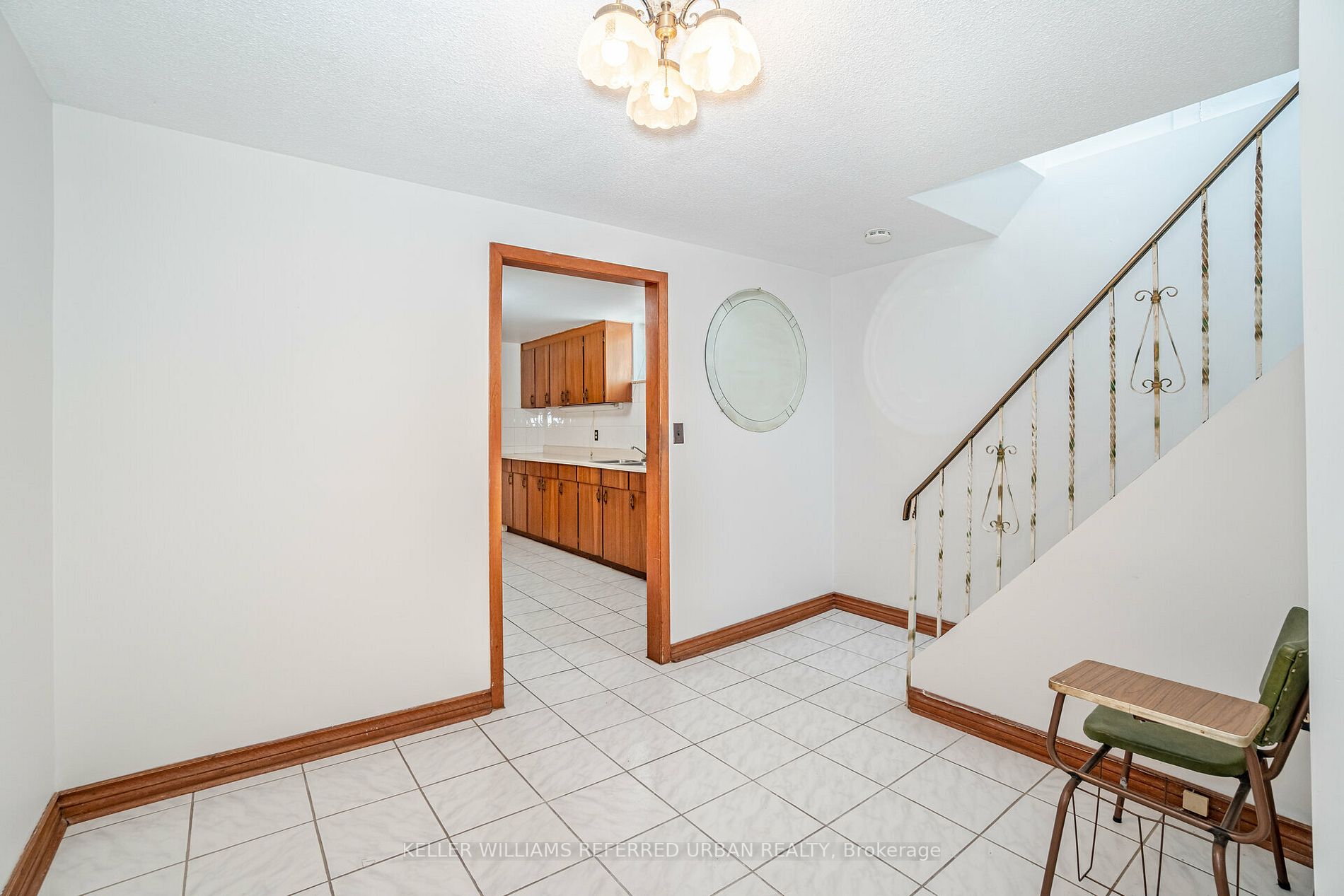 68 Laura Rd
