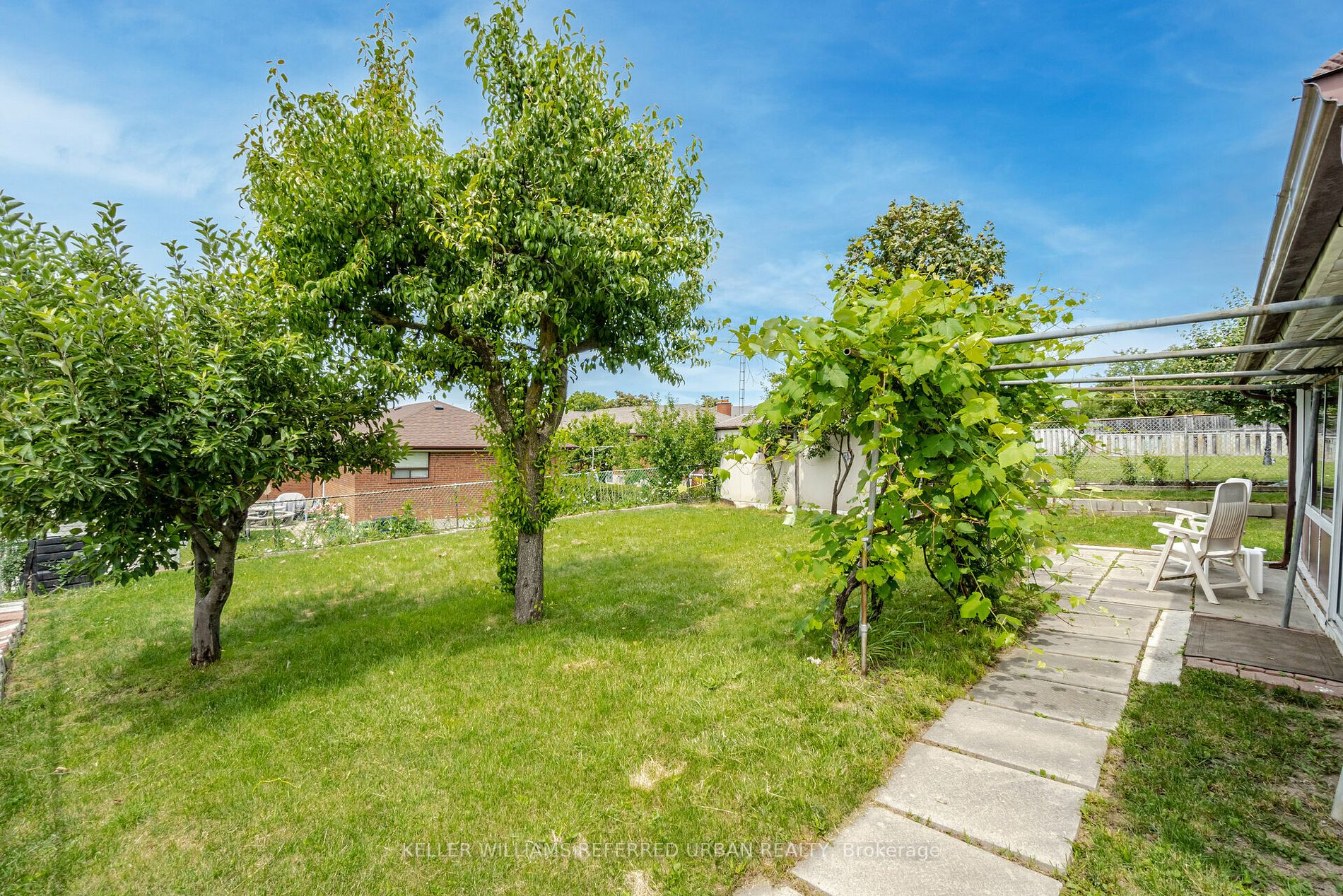 68 Laura Rd