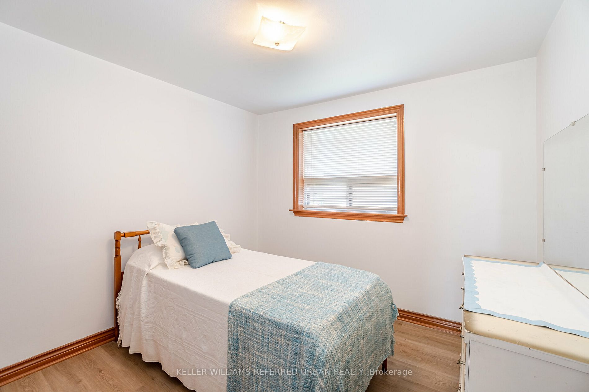 68 Laura Rd