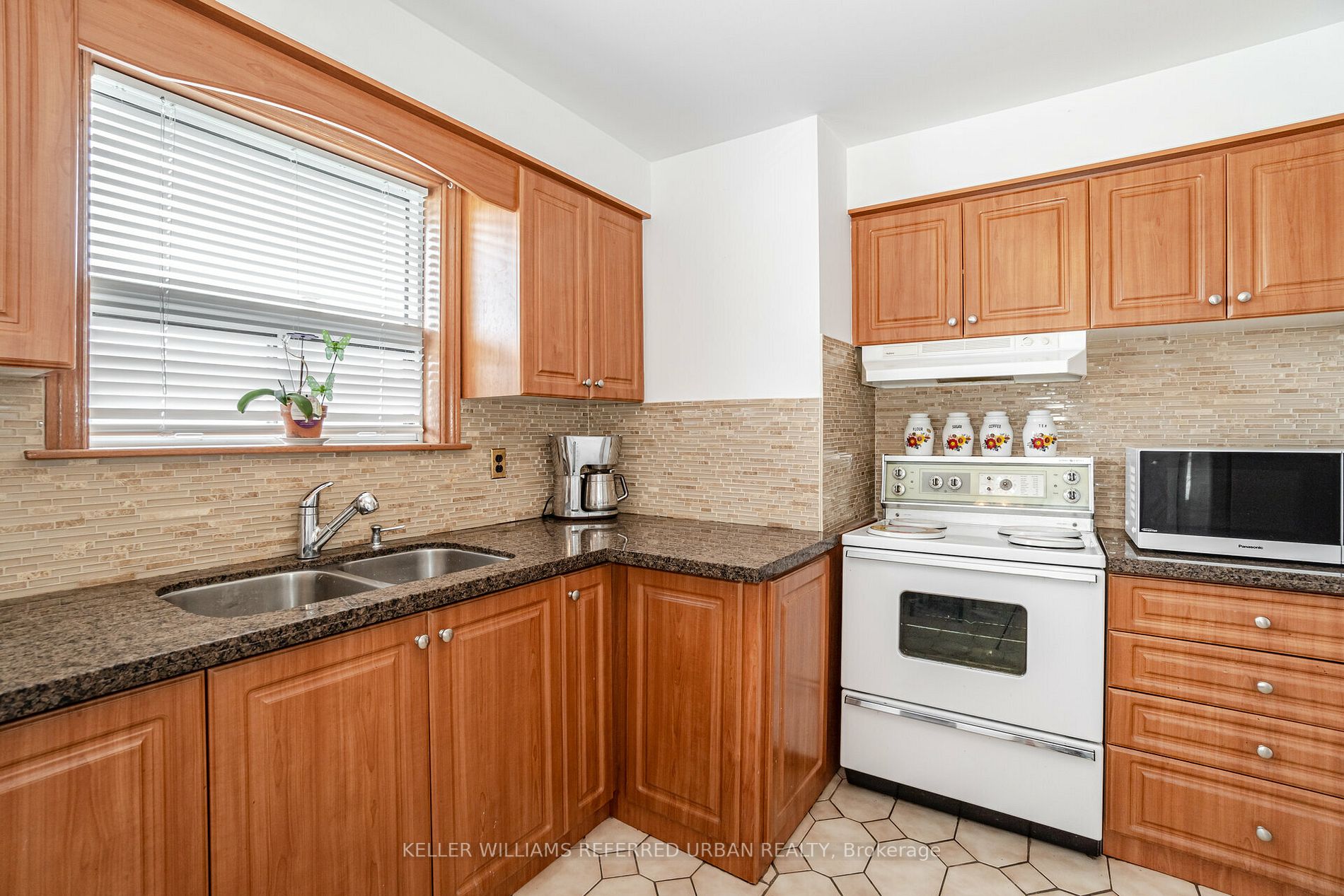 68 Laura Rd