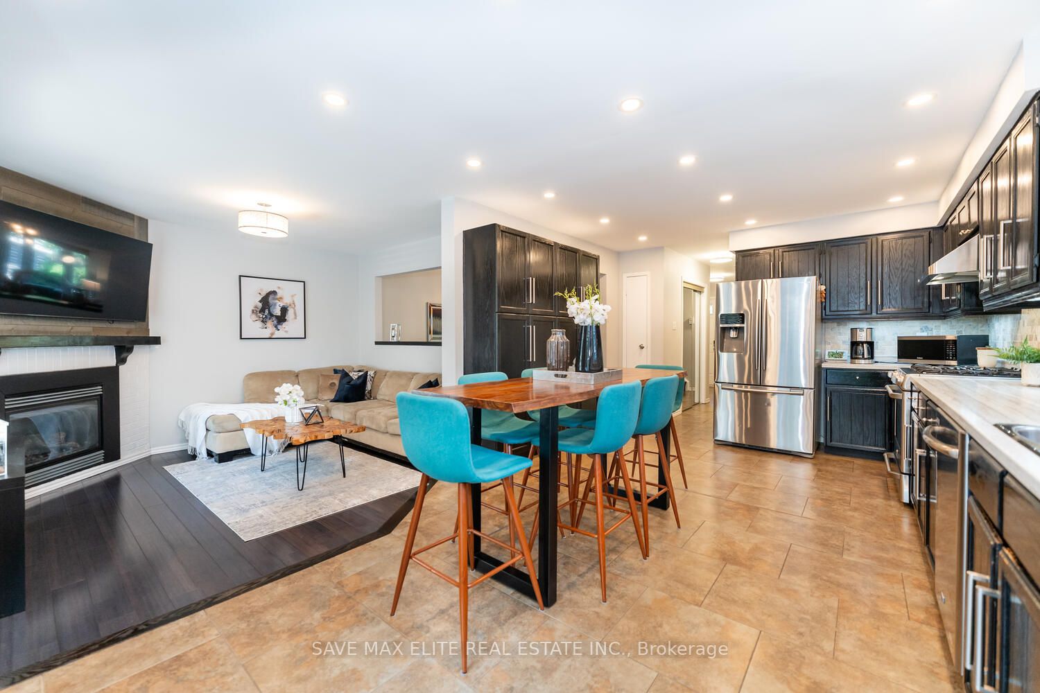 12 Elderbank Court