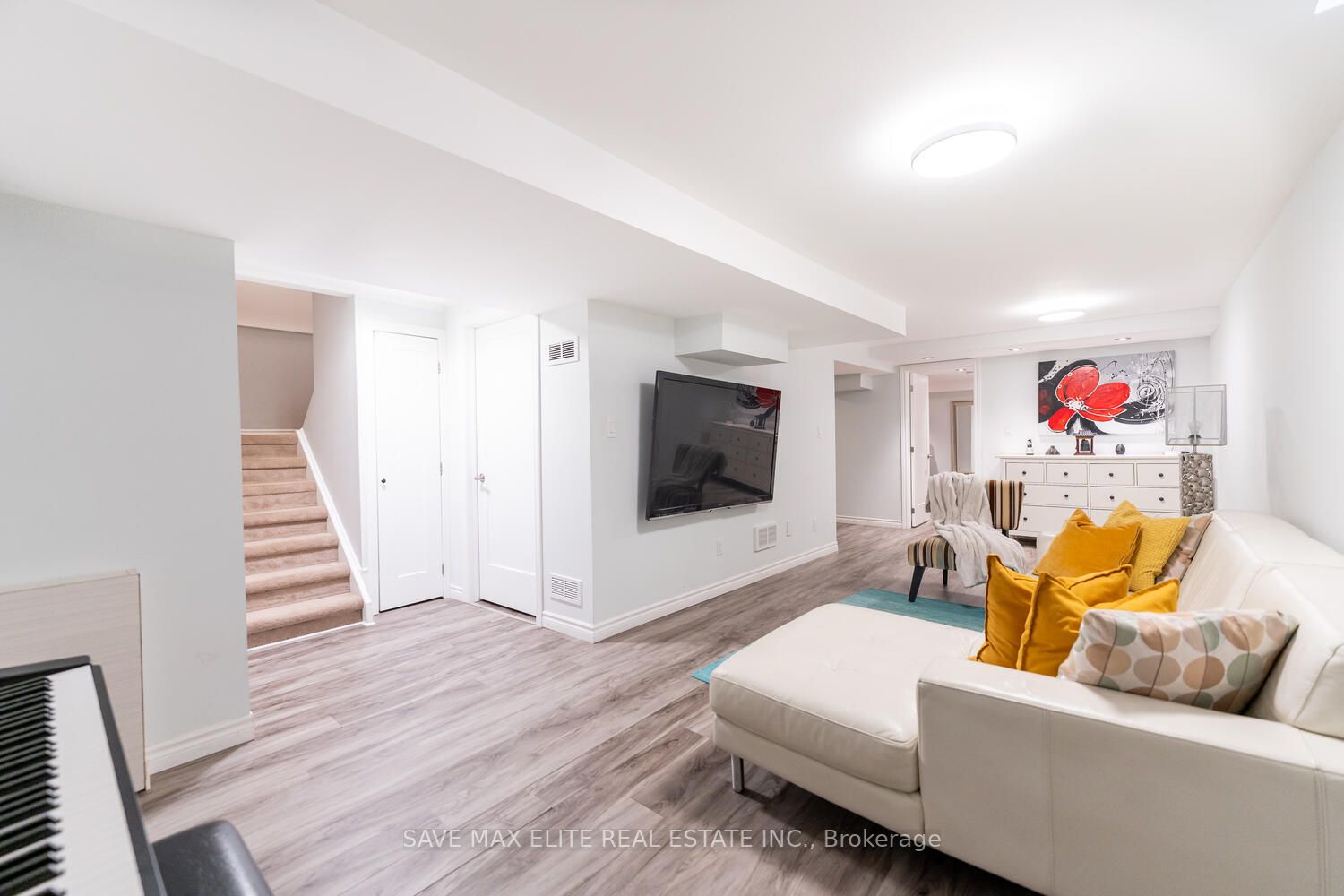 12 Elderbank Court
