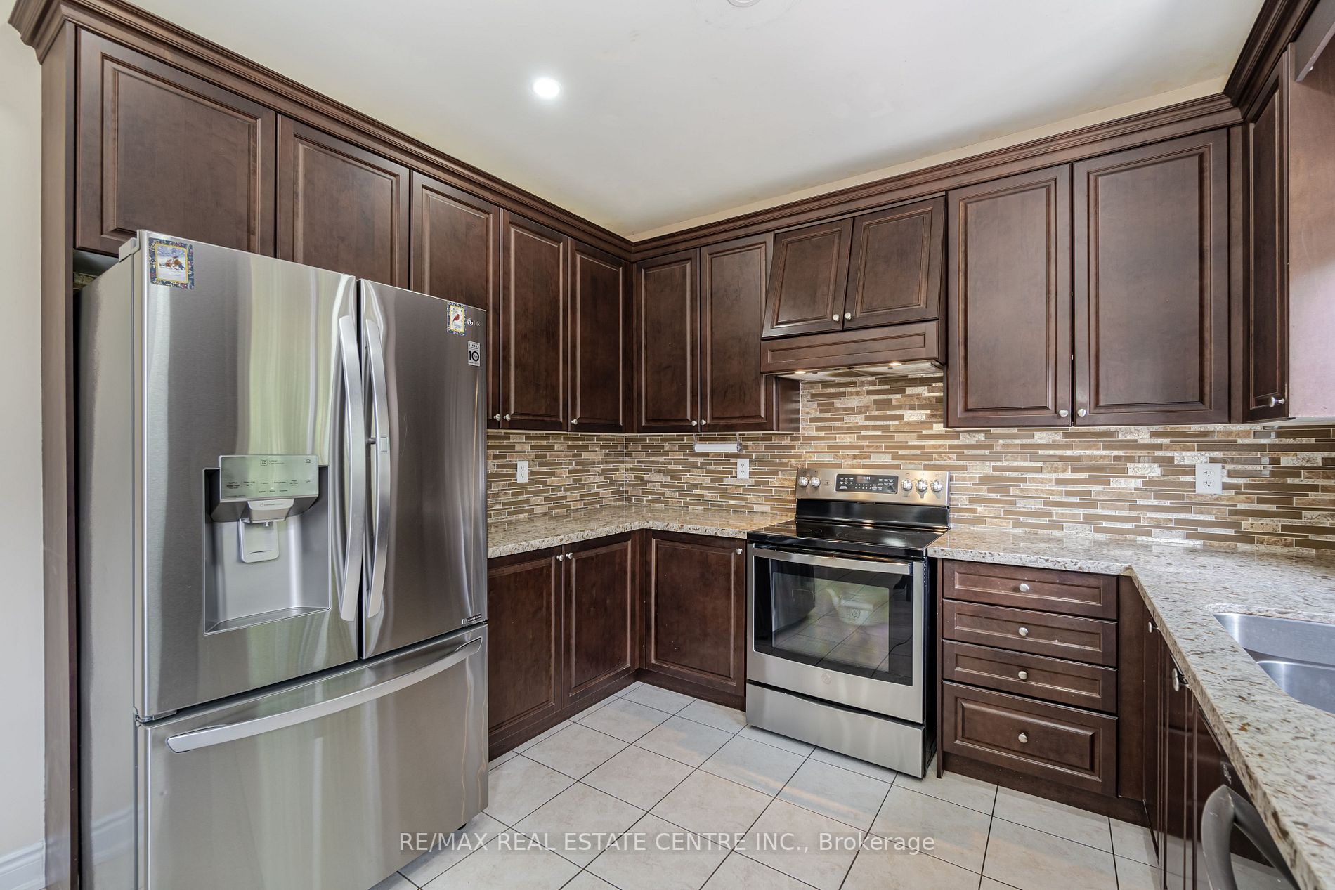 7 Dovehaven Cres