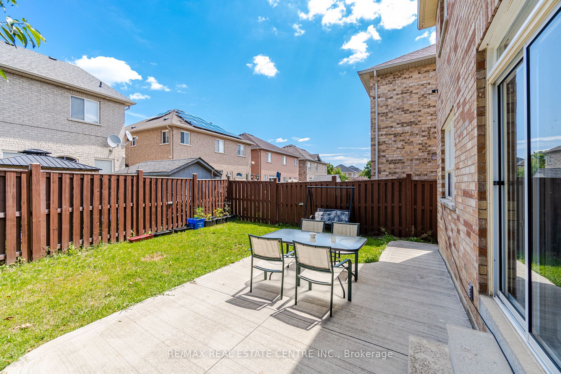 7 Dovehaven Cres