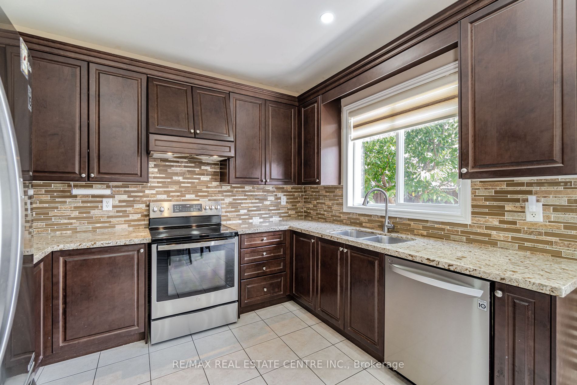 7 Dovehaven Cres
