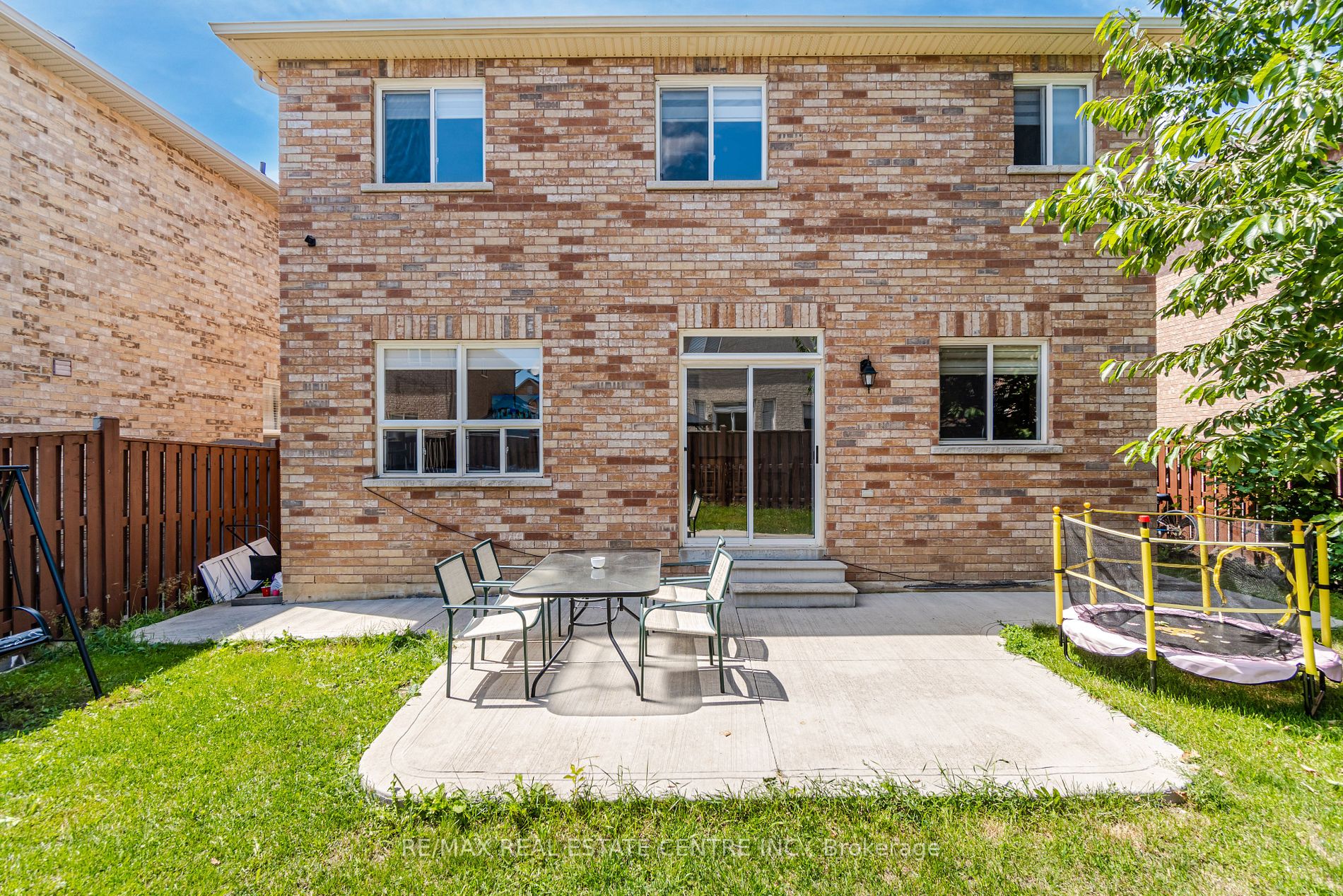 7 Dovehaven Cres