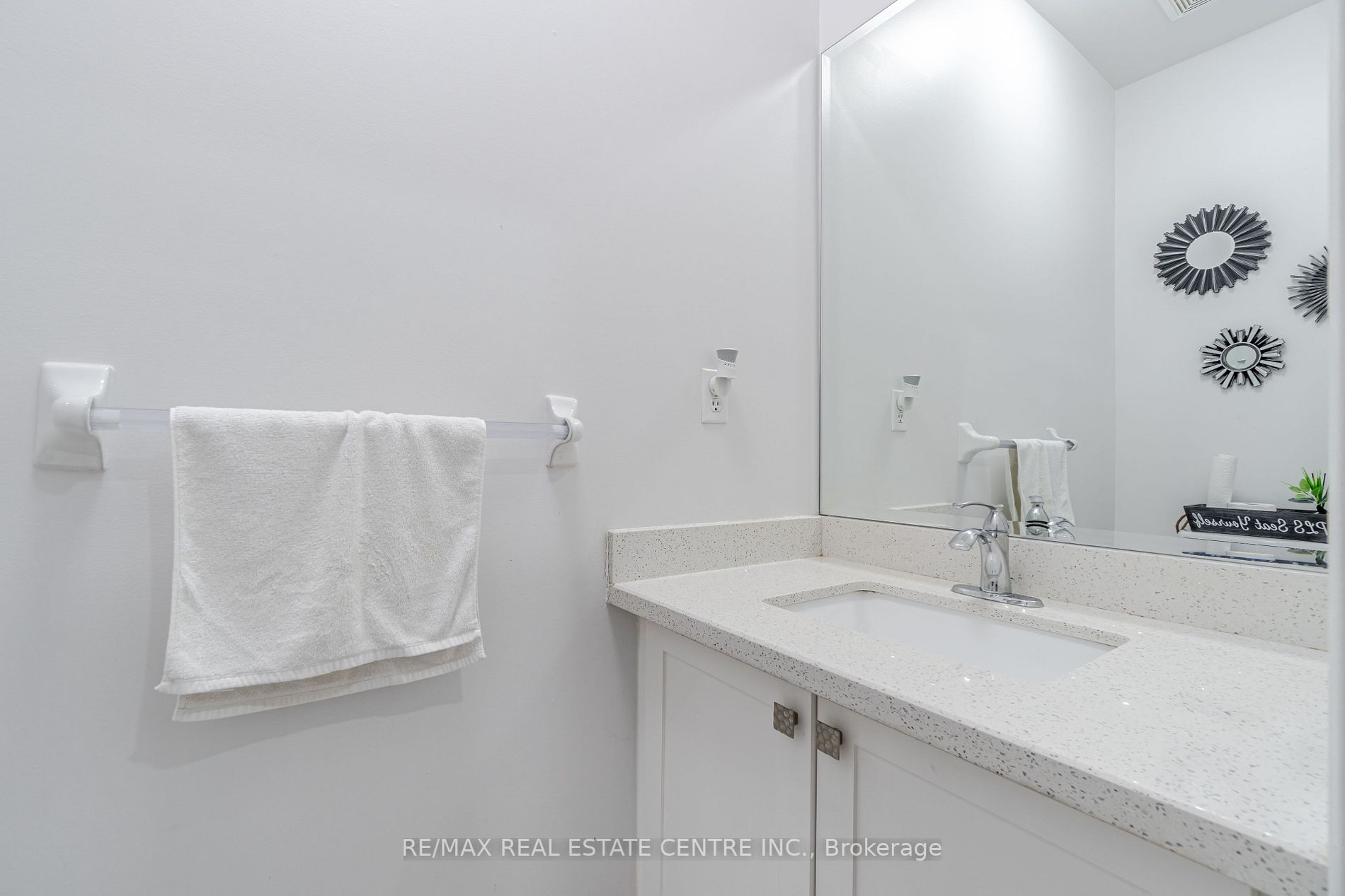 7 Dovehaven Cres