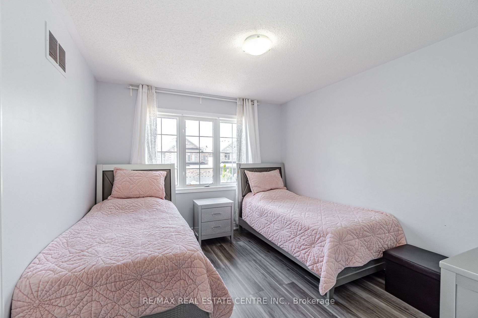 7 Dovehaven Cres