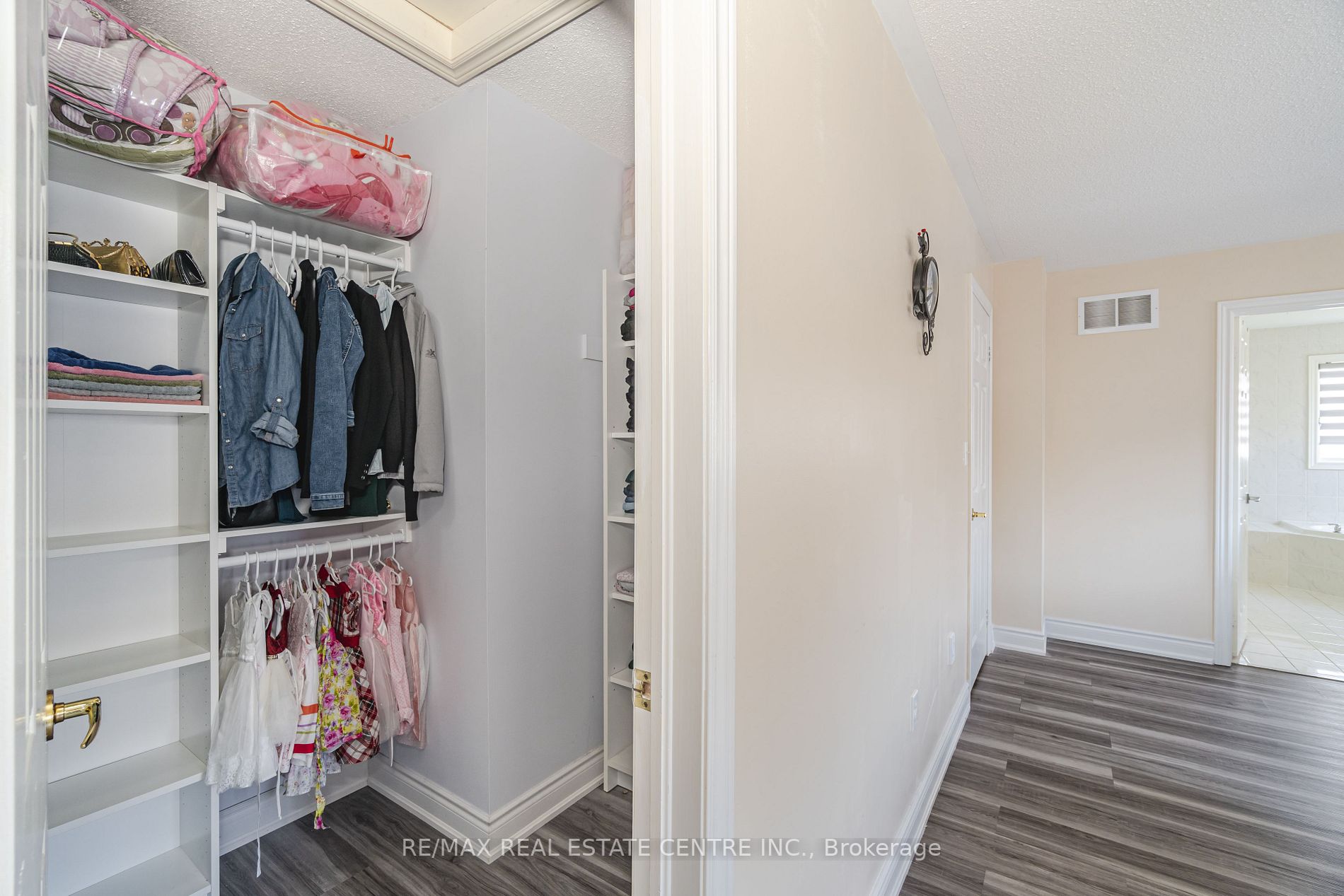 7 Dovehaven Cres