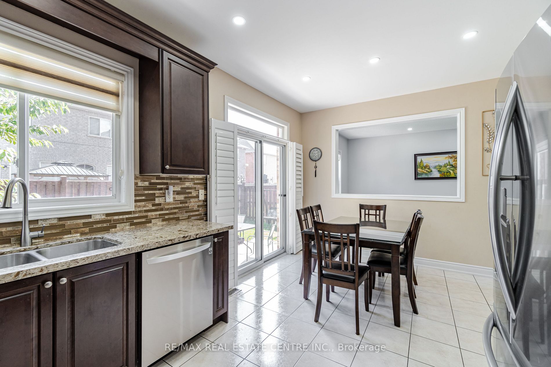 7 Dovehaven Cres