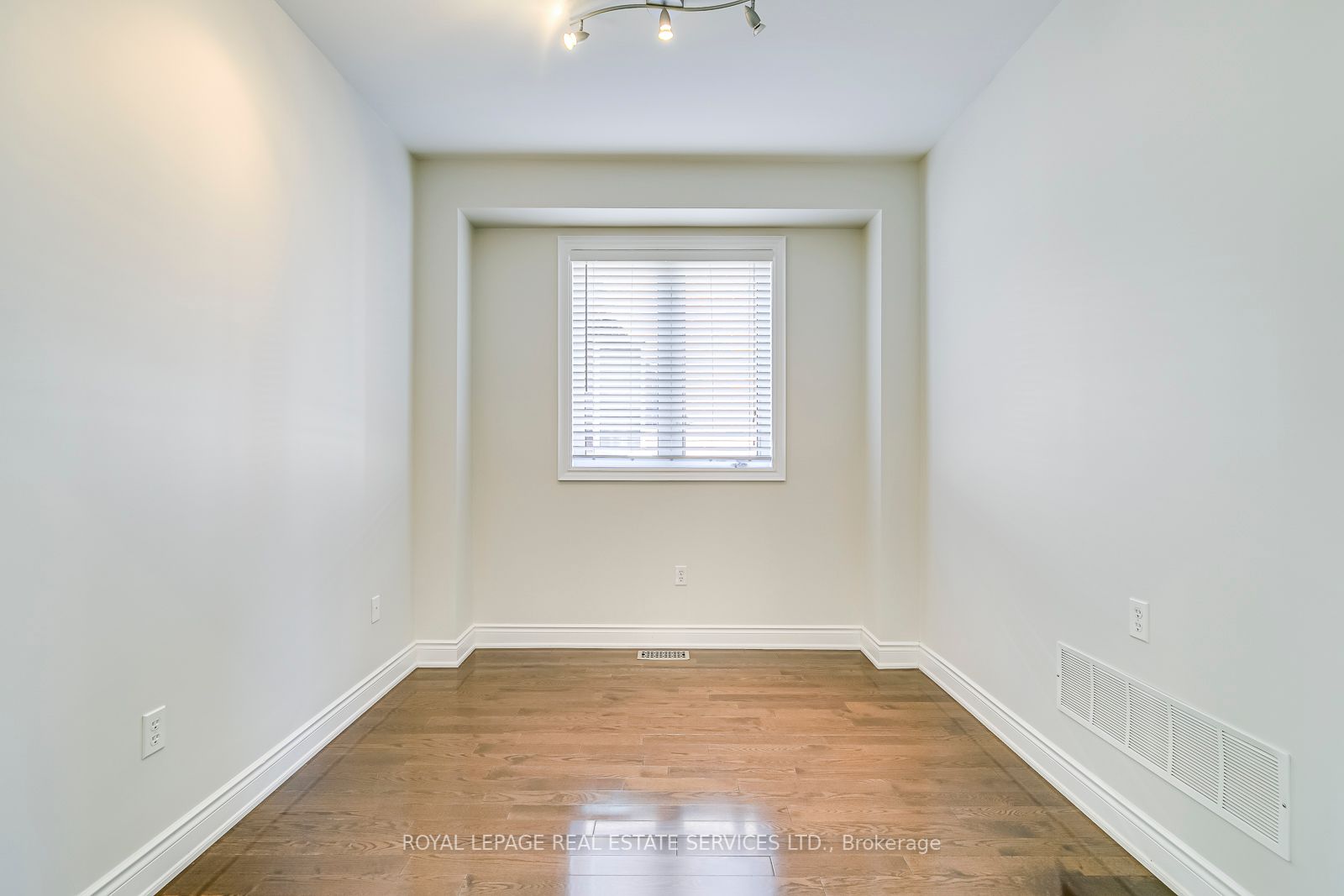 1152 Jezero Cres