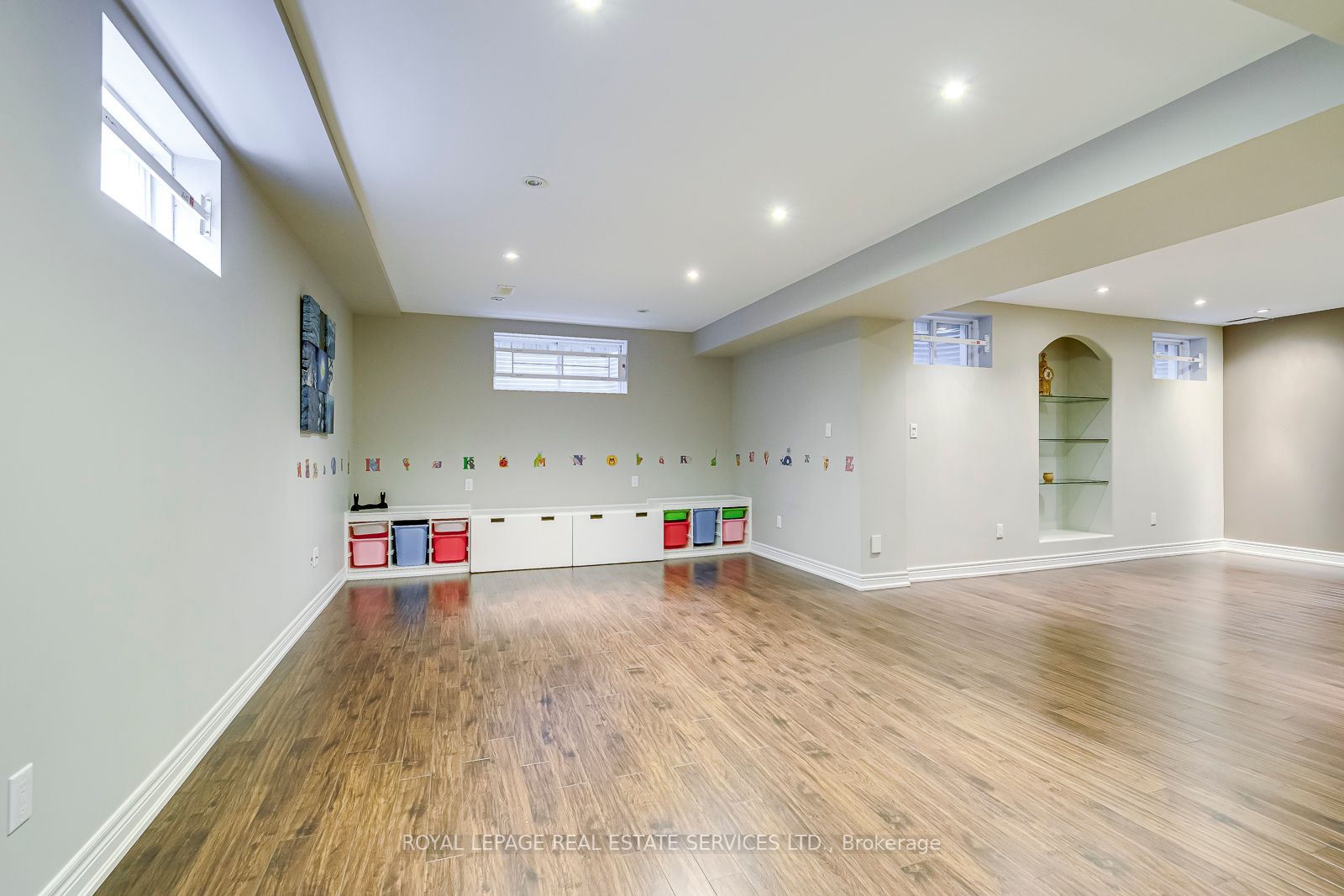 1152 Jezero Cres
