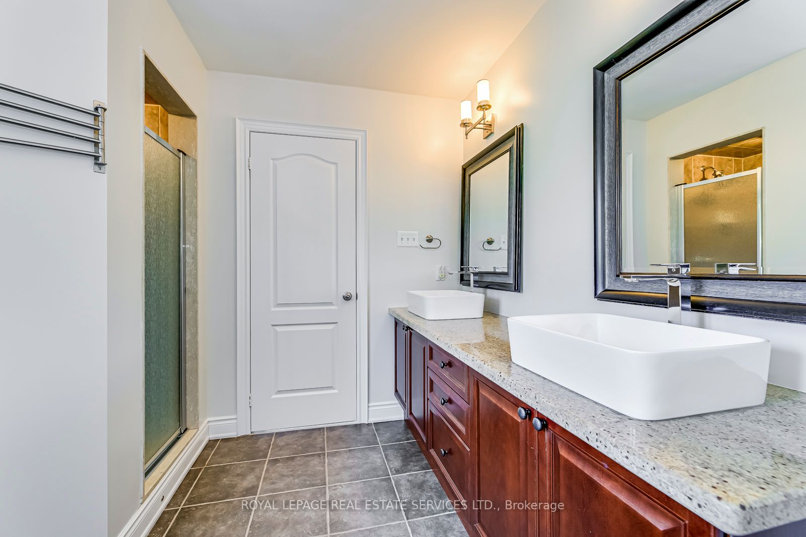 1152 Jezero Cres
