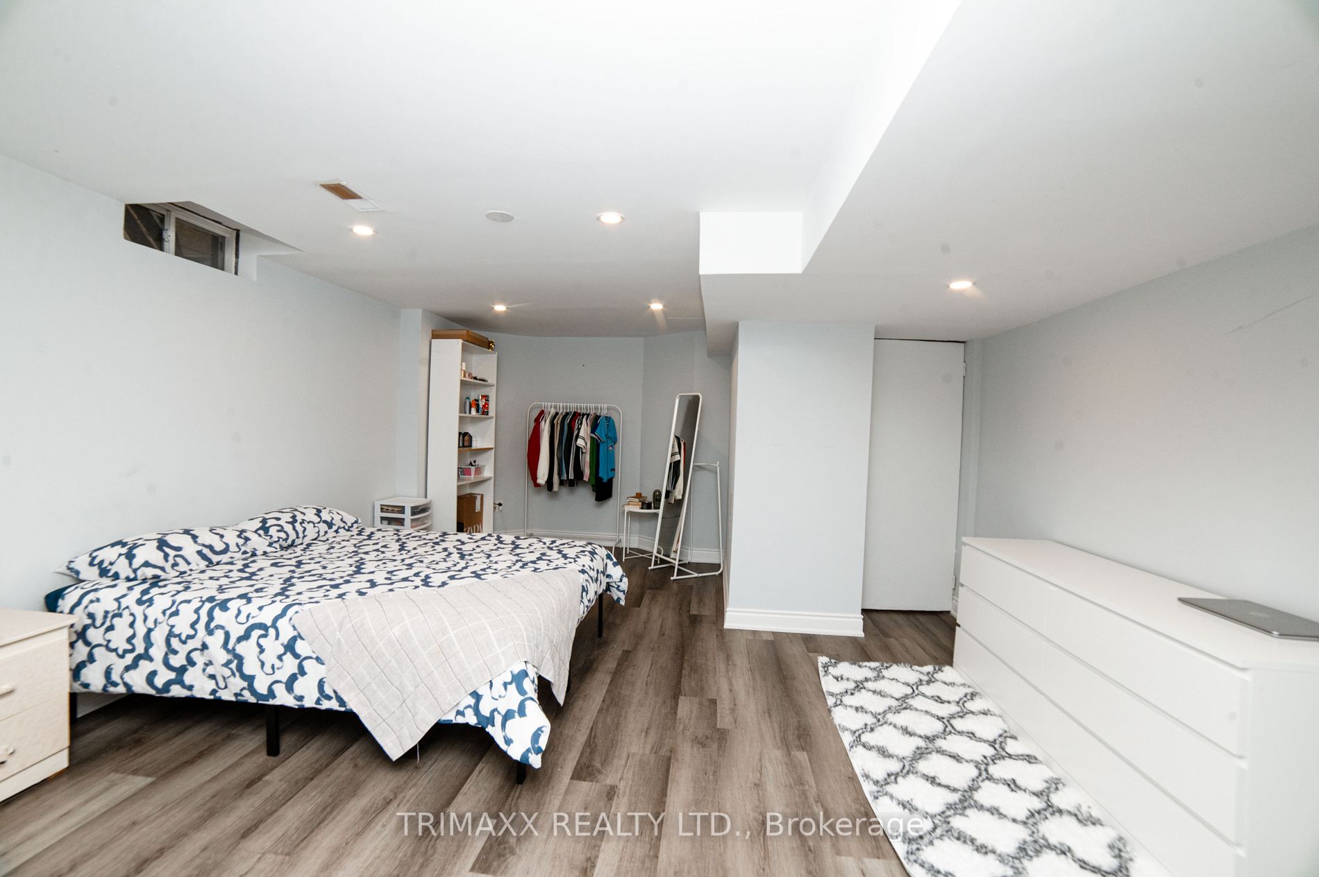 77 Stoneledge Circ N