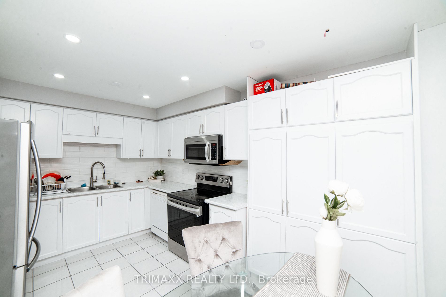 77 Stoneledge Circ N